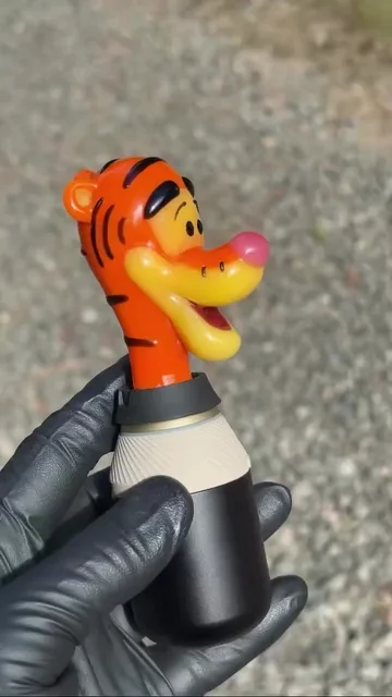 Preview pic of Jsmart glass tigger Puffco proxy core top #1