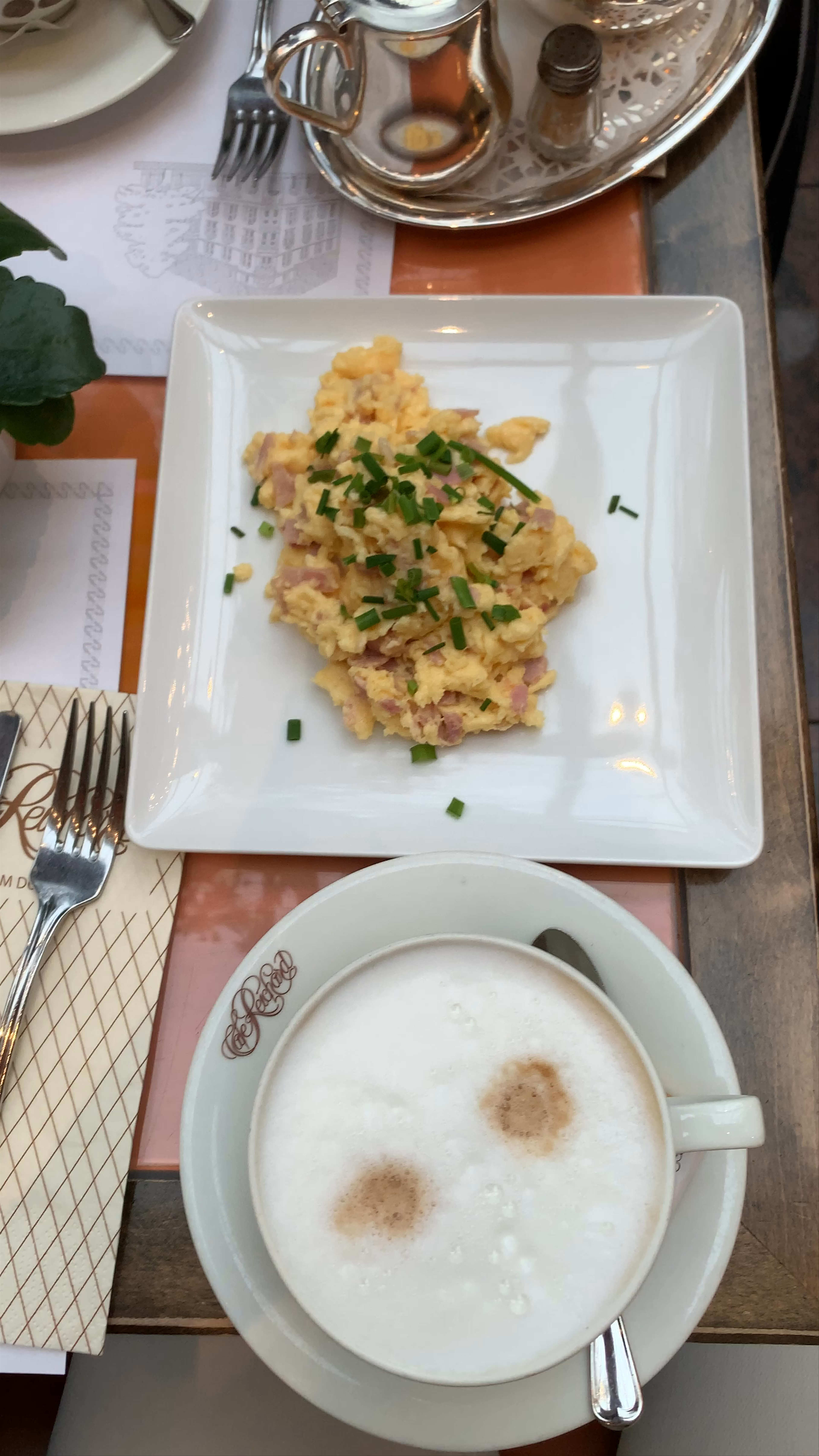 Cozy Breakfast Moments at Café Reichard in Cologne