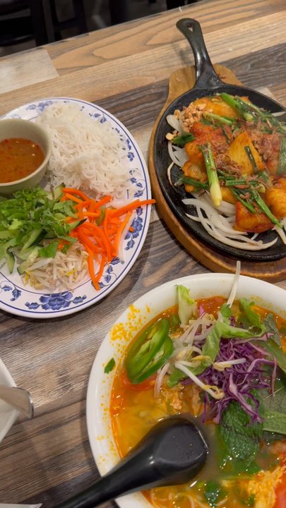 Pho 21 - Catfish / pho crab egg / calamari / fresh coconuts - Vietnamese Near Me - Canoga Park, California