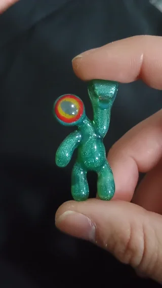 Preview pic of Alien Traveler pendant