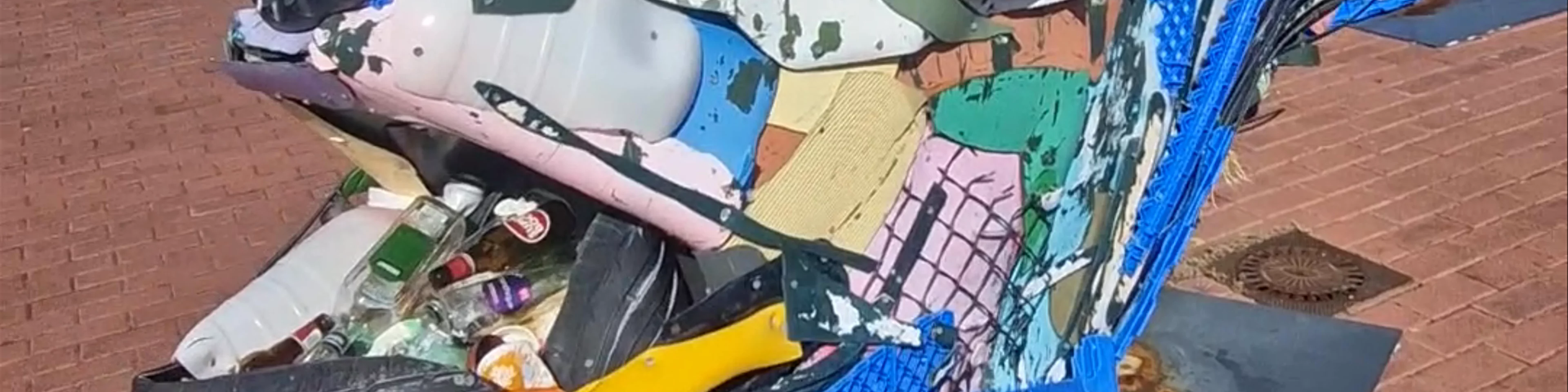 Plastic Grouper (made by Bordalo II, Setember 2019)