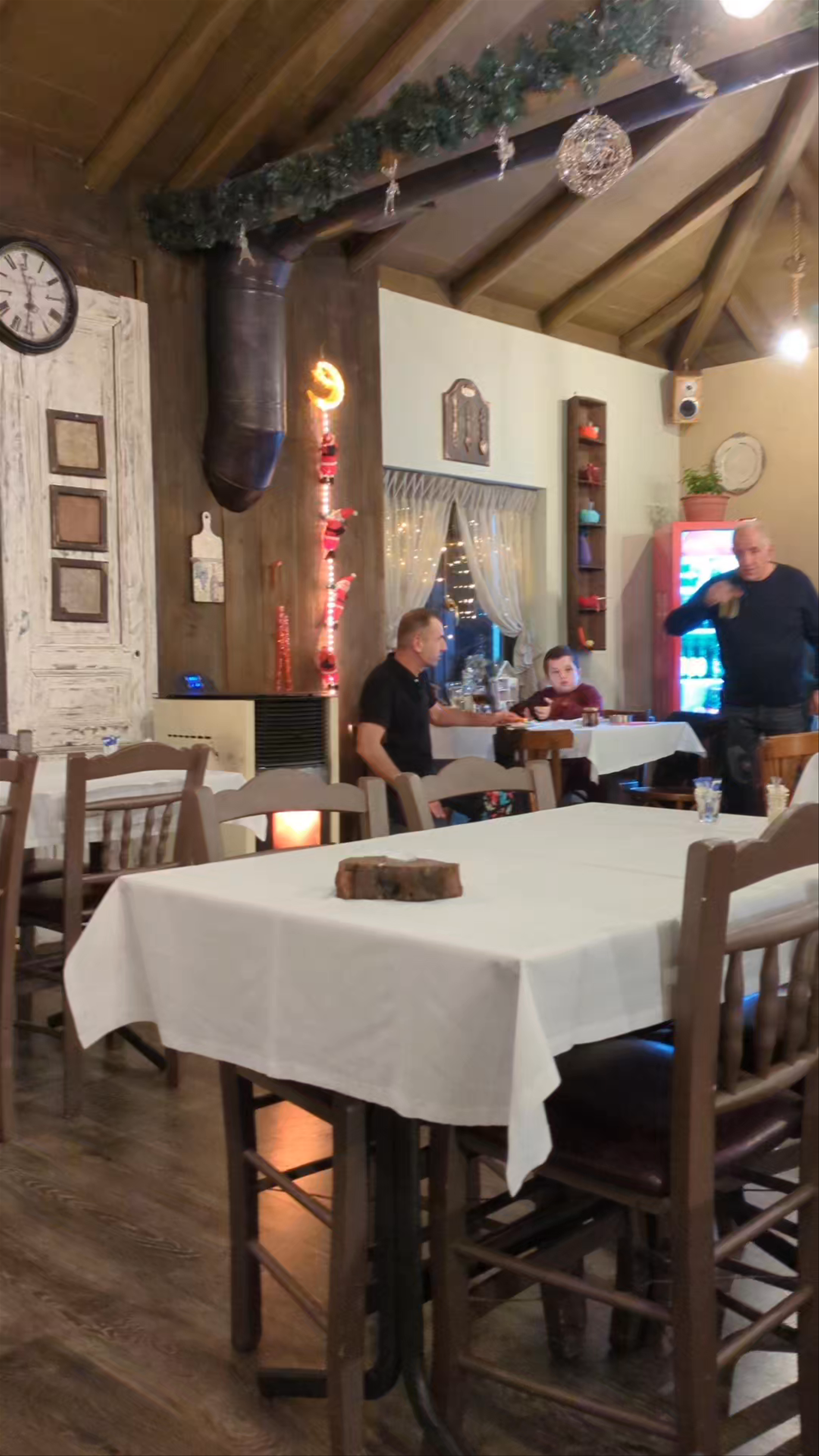 Τα καλά της Αντωνίας: Cozy Traditional Tavern in Agios Athanasios, Greece