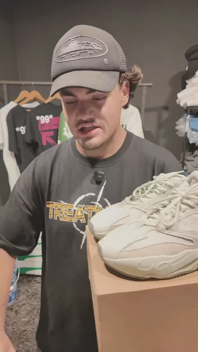 YEEZY 700 SALT 43 NUEVAS imagen 1