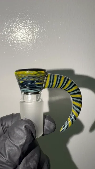 Preview pic of Bhombbhomb Glass wigwag π