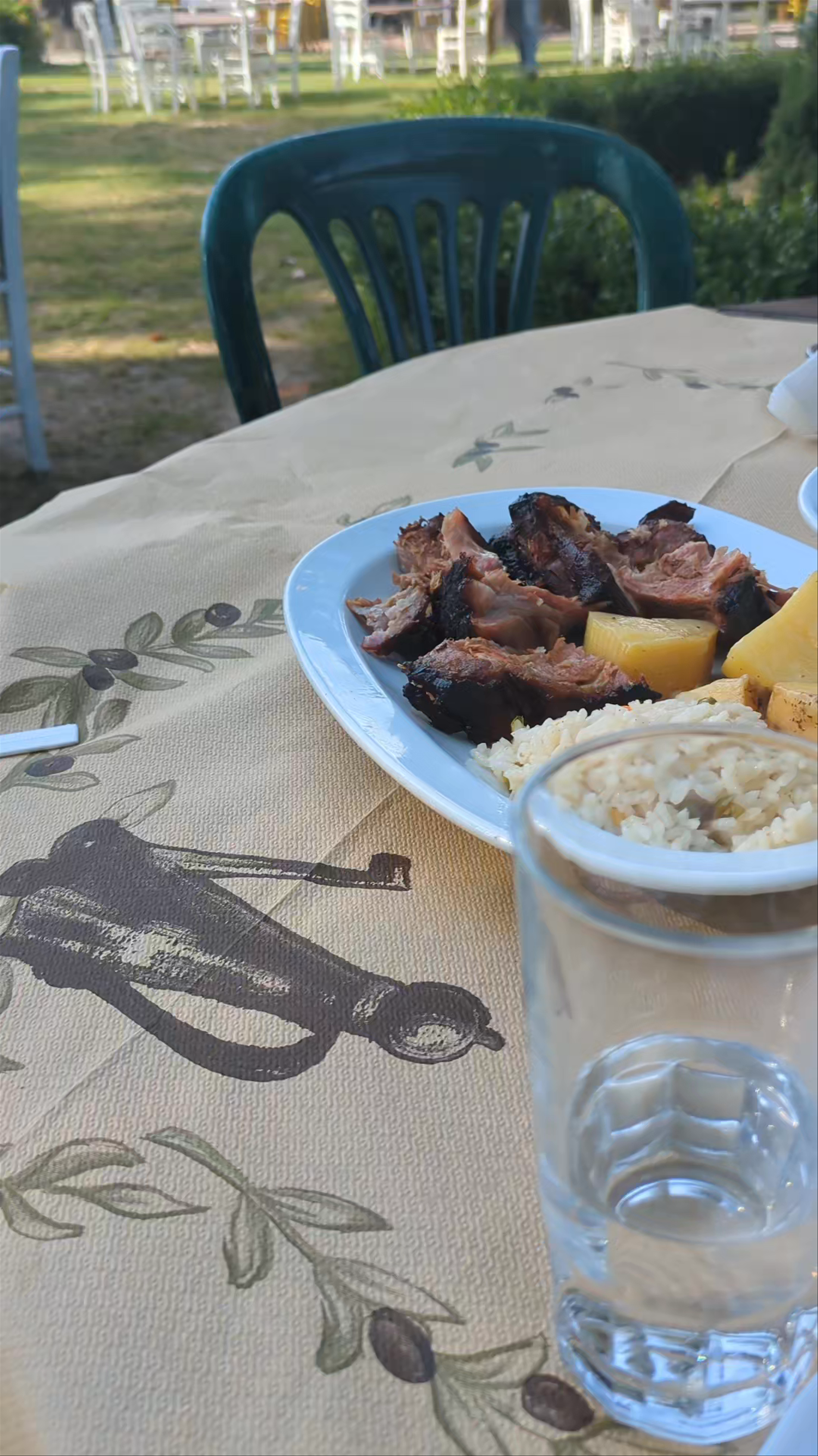 Αγιος Διονύσιος Ταβέρνα: Authentic Outdoor Dining in Platanakia, Greece