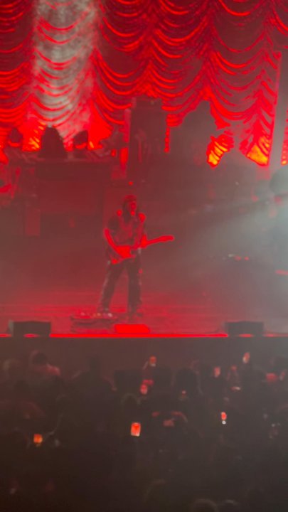 The Wiltern - Leon Thomas is so talented - Music Venues Near Me - Los Angeles, California