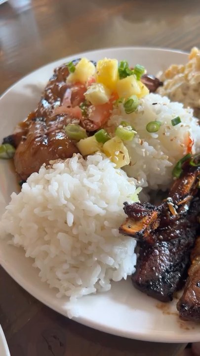 The Hukilau - The food - Sushi Bars Near Me - Florence, Oregon