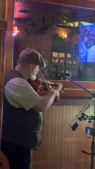 Hennessey's Tavern - Great music - Irish Near Me - Hermosa Beach, California