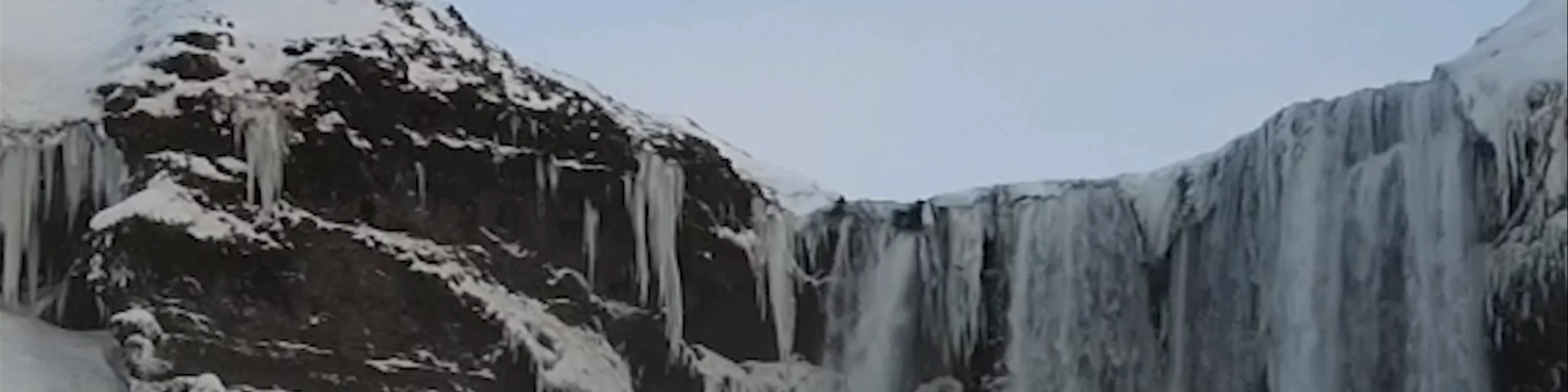 Skógafoss-Waterfall
