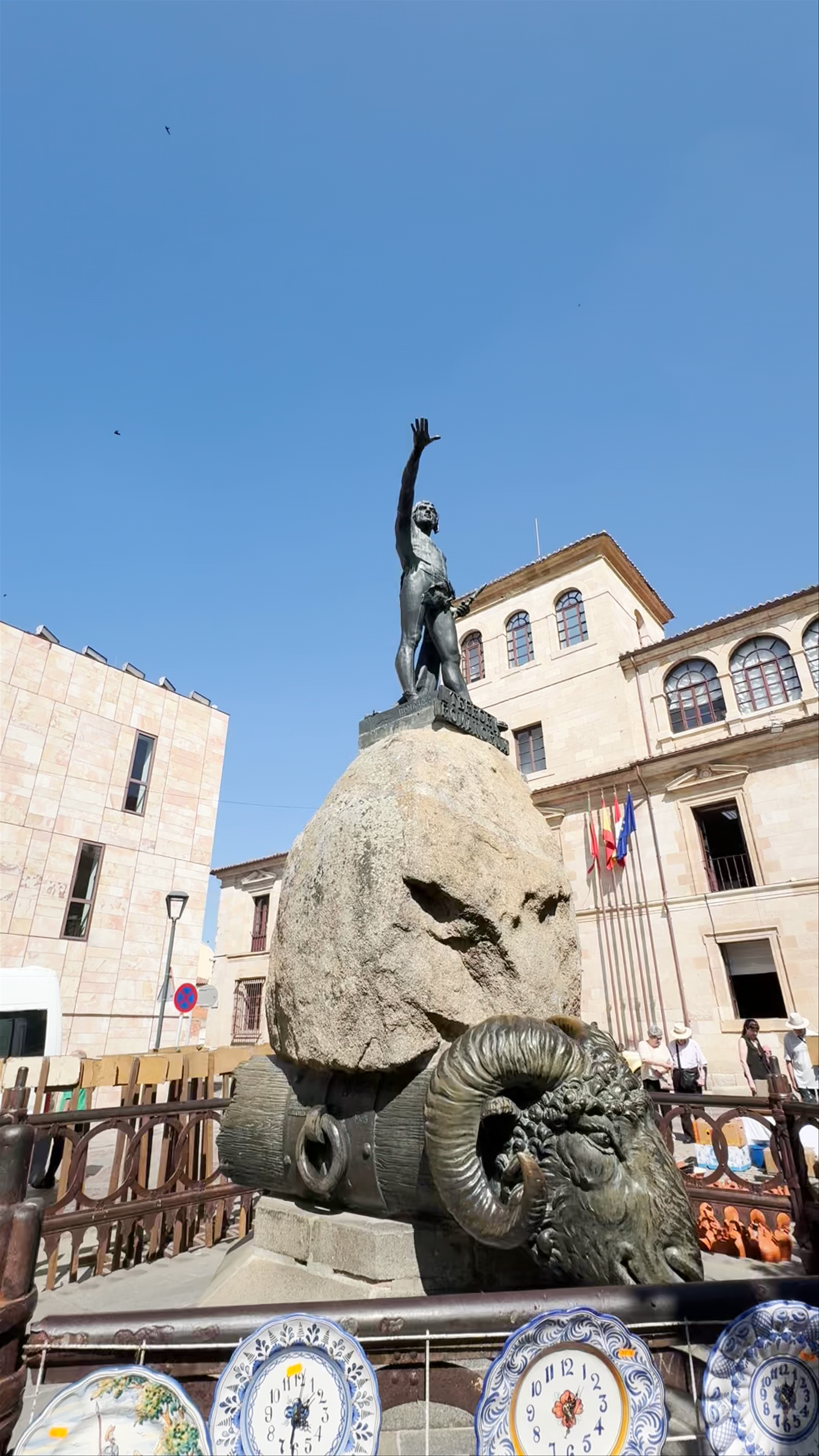 Estatua de Viriato: Historic Icon at Plaza Viriato, Zamora