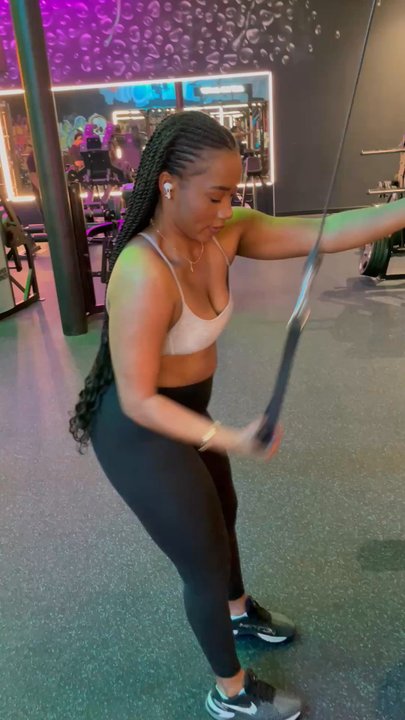 EōS Fitness - reverse curl, tricep workout - Gyms Near Me - Plano, Texas