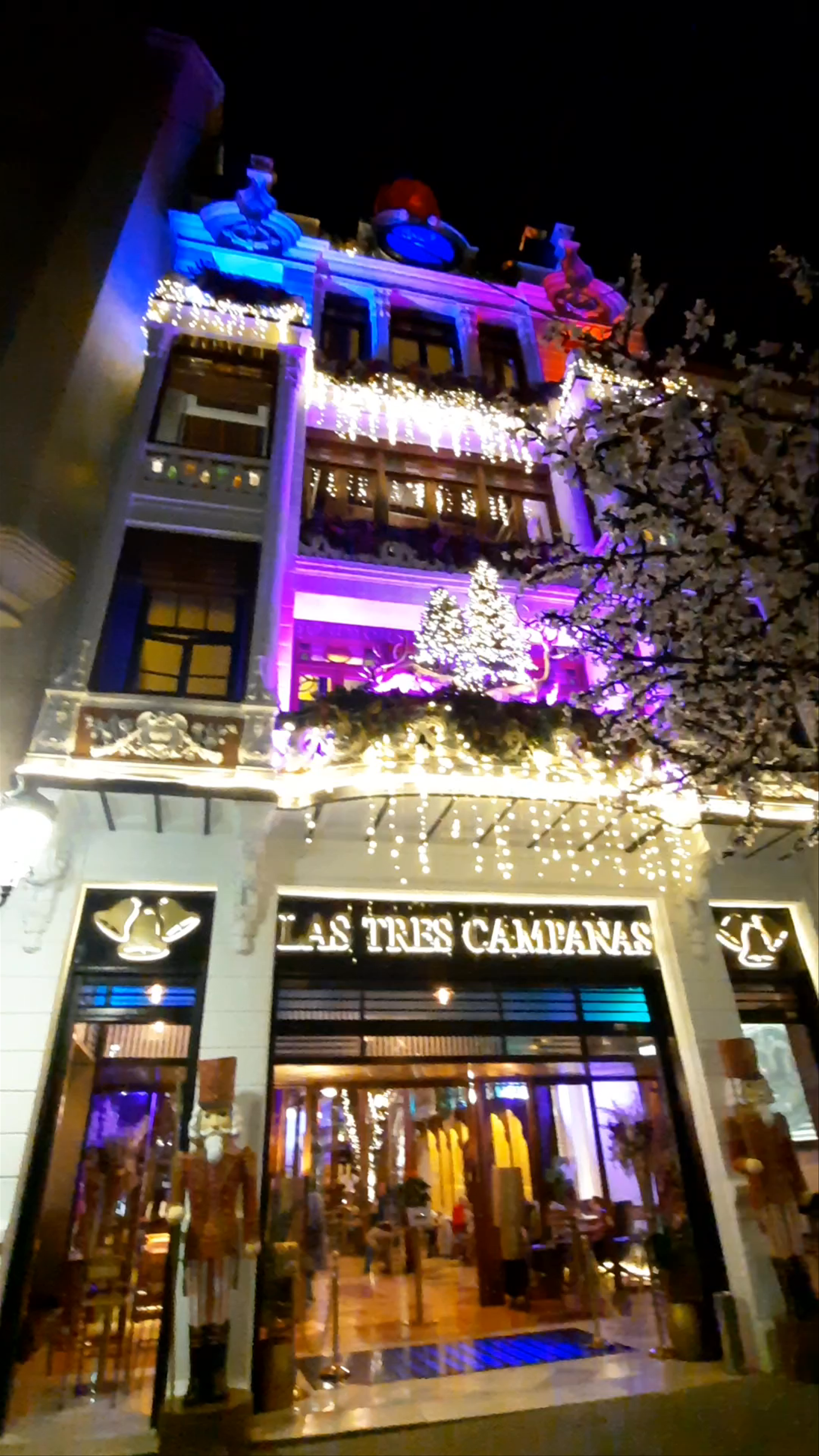 Las Tres Campanas: Festive Night in Badajoz