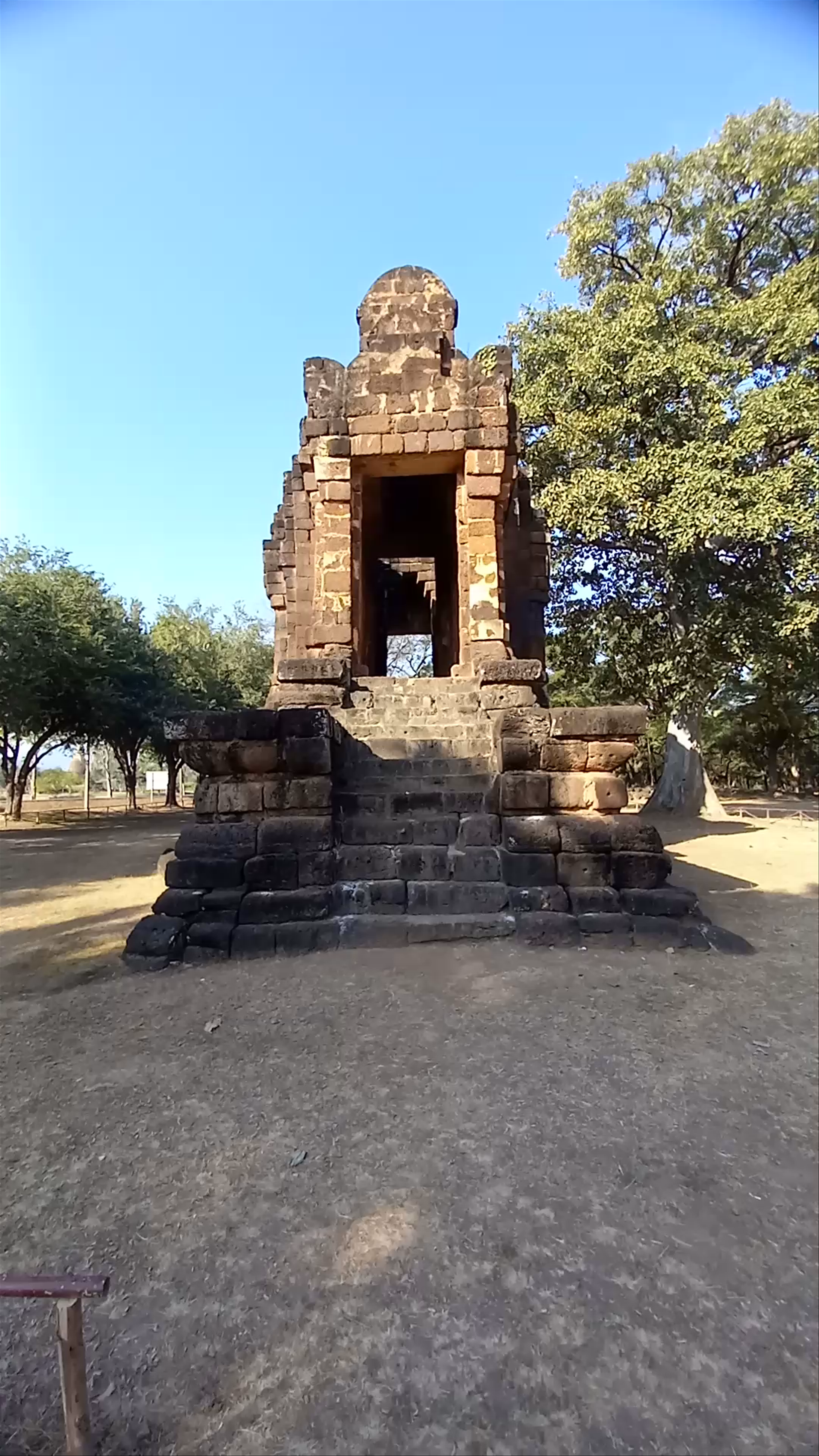 ศาลตาผาแดง