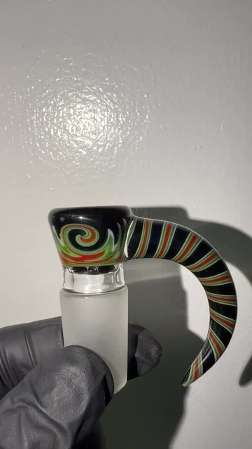 Preview pic of Bhombbhomb Glass wigwag ๐