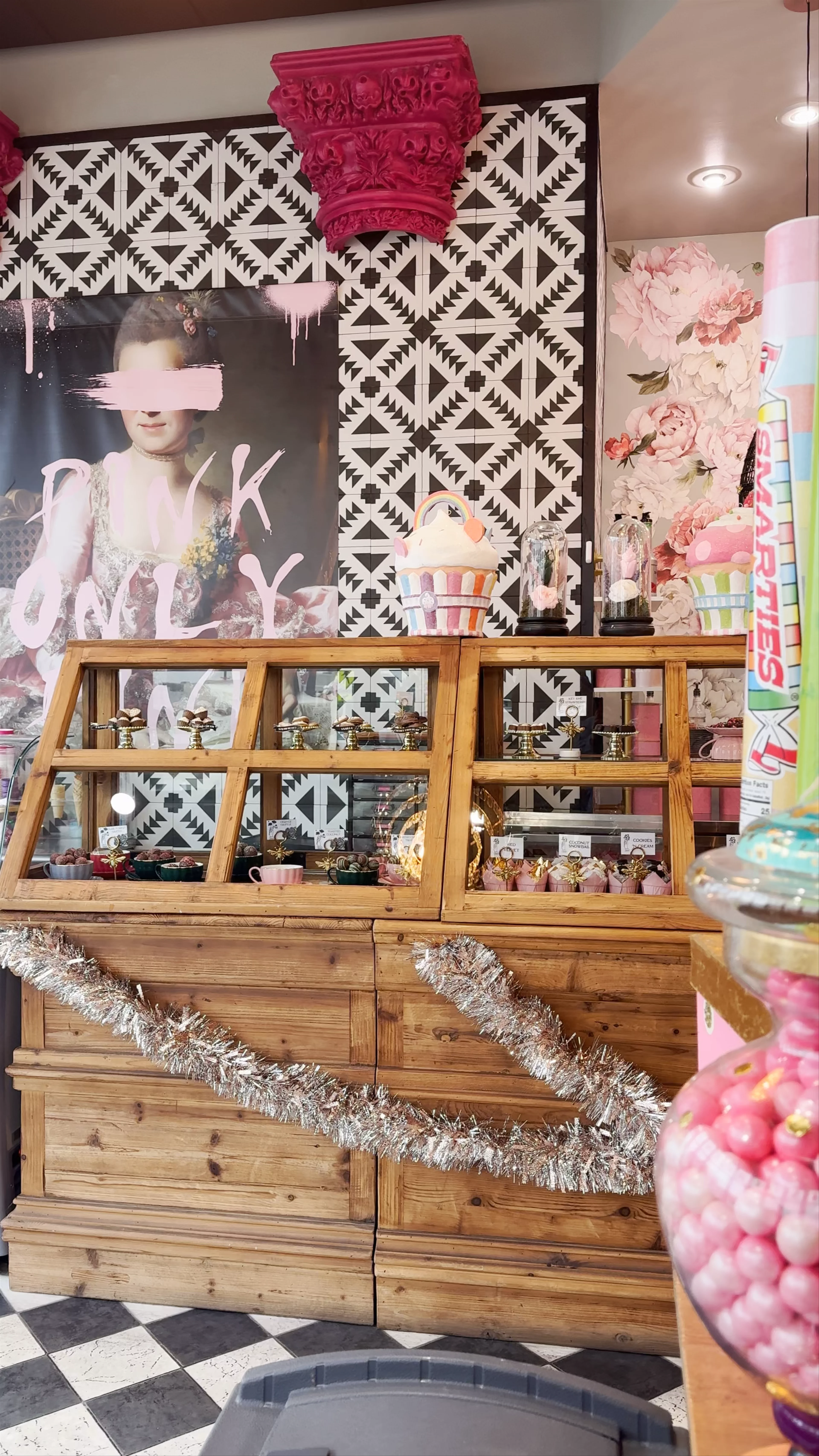 Pinkitzel Cupcakes & Candy, East 15th Street, Tulsa, OK, USA