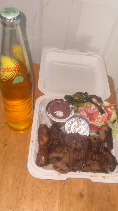 Pupuseria El Kiosco - Salvadoran Near Me - Long Beach, California
