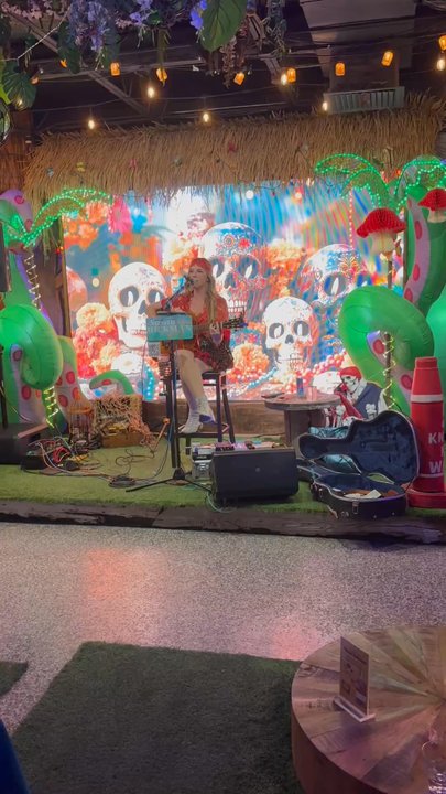 Coco’s On The Canal - Entertainment }:{ - Cocktail Bars Near Me - Kemah, Texas