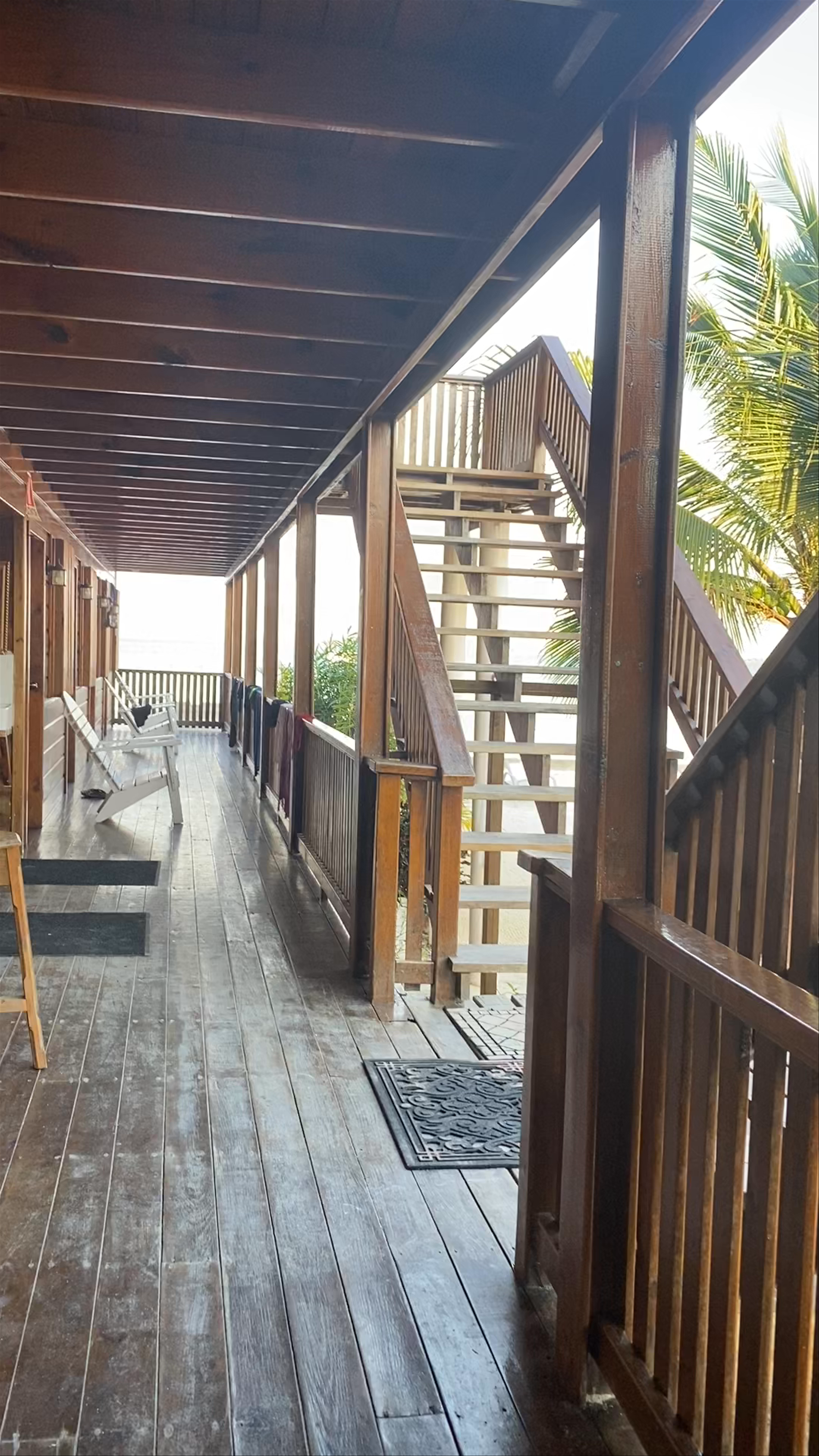 Underwater Vision: Serene Beachfront Escape in Utila, Honduras