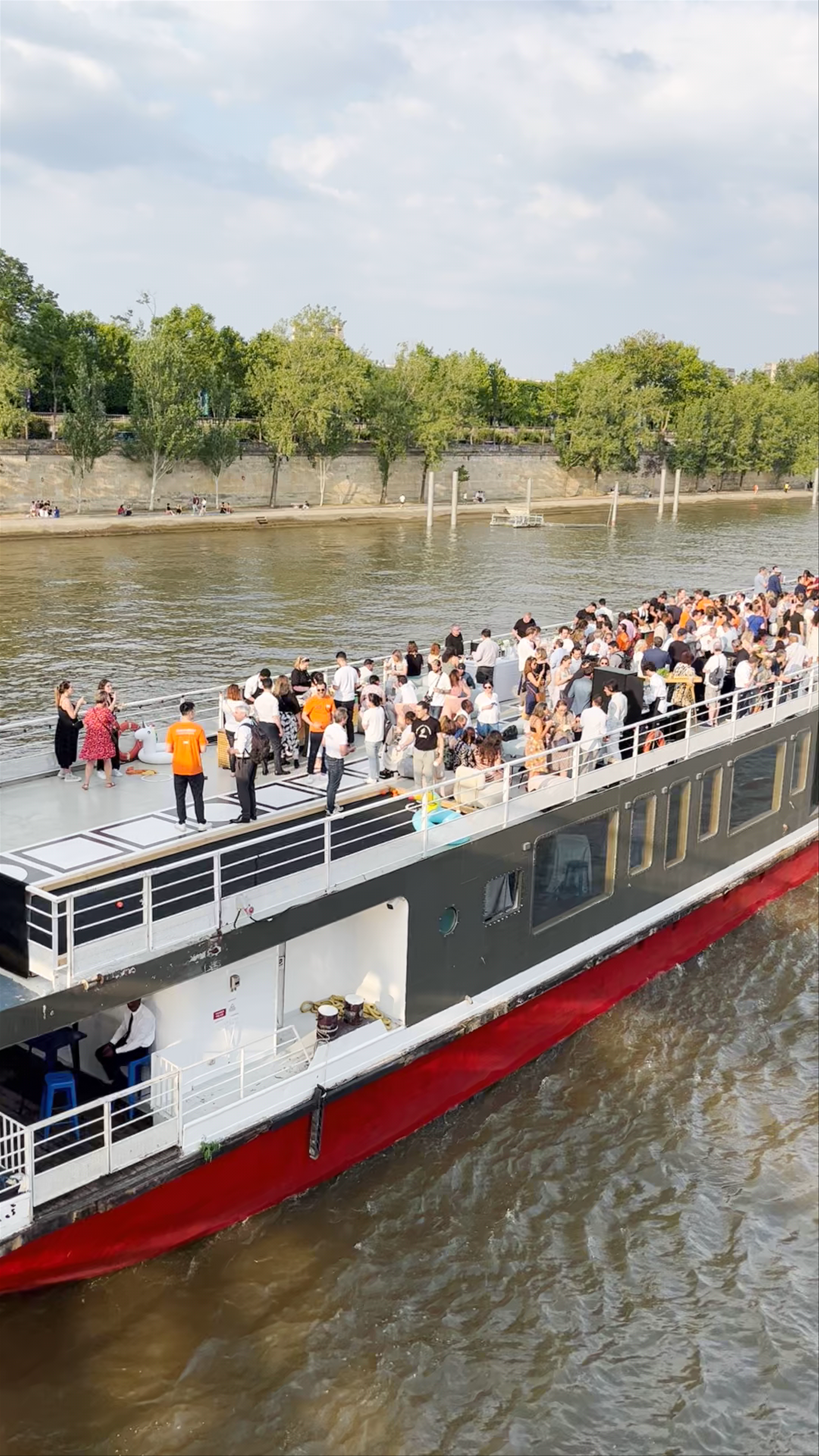Sunset River Cruise on the Seine from Passerelle Léopold-Sédar-Senghor, Paris