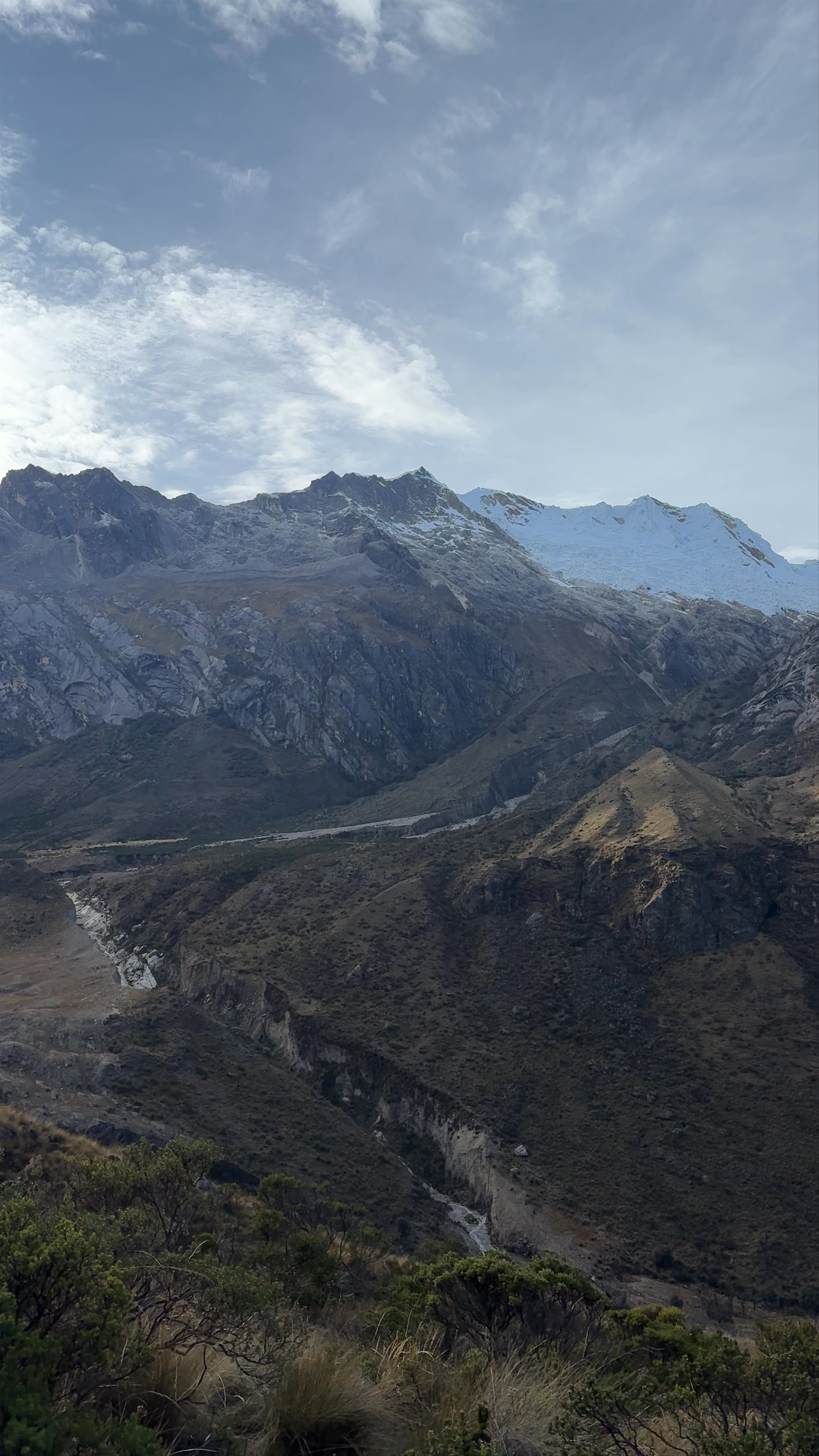 Rinrijirca: Majestic Mountain Views in Peru