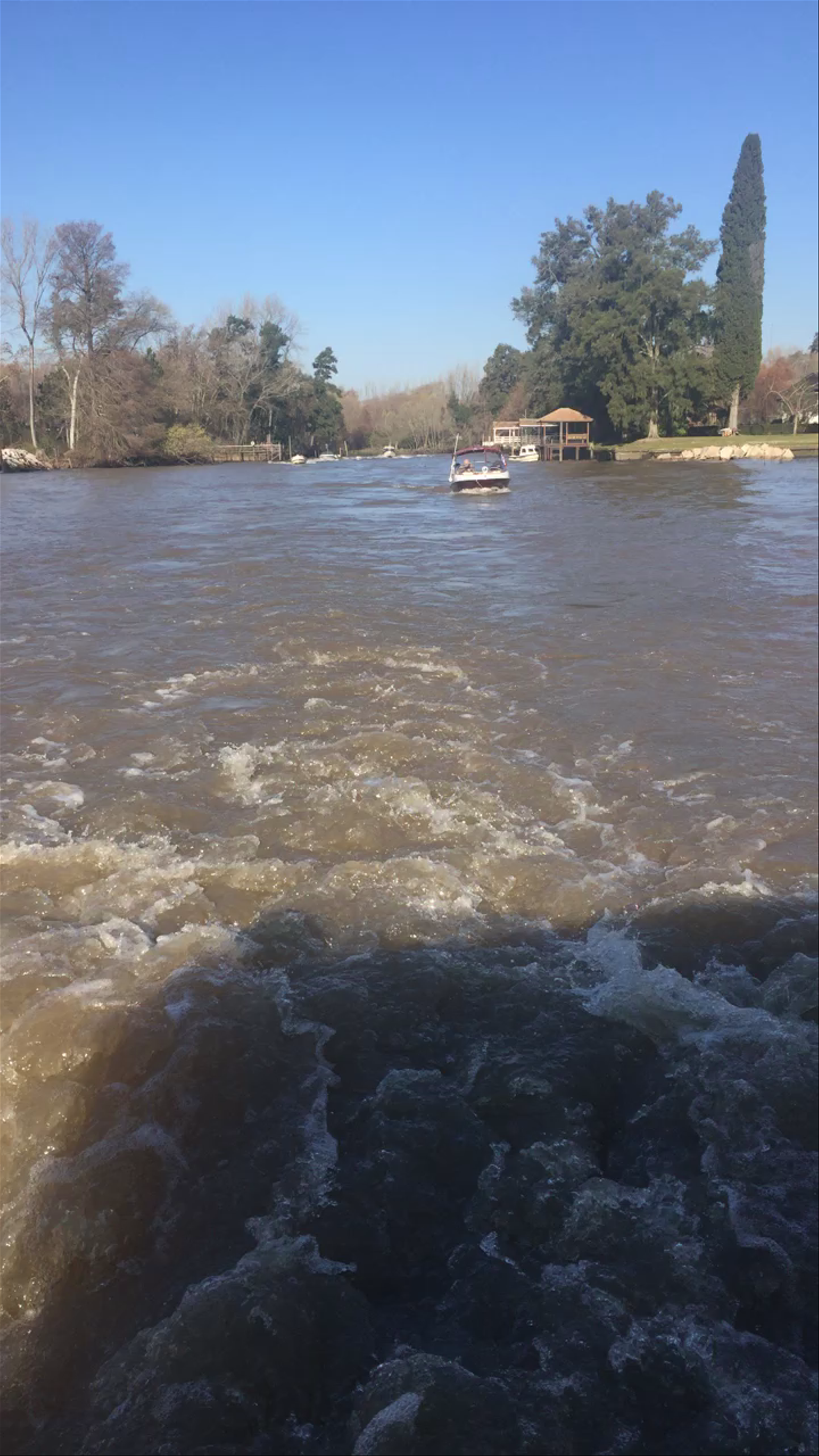 Cruising down the Tigre Delta 