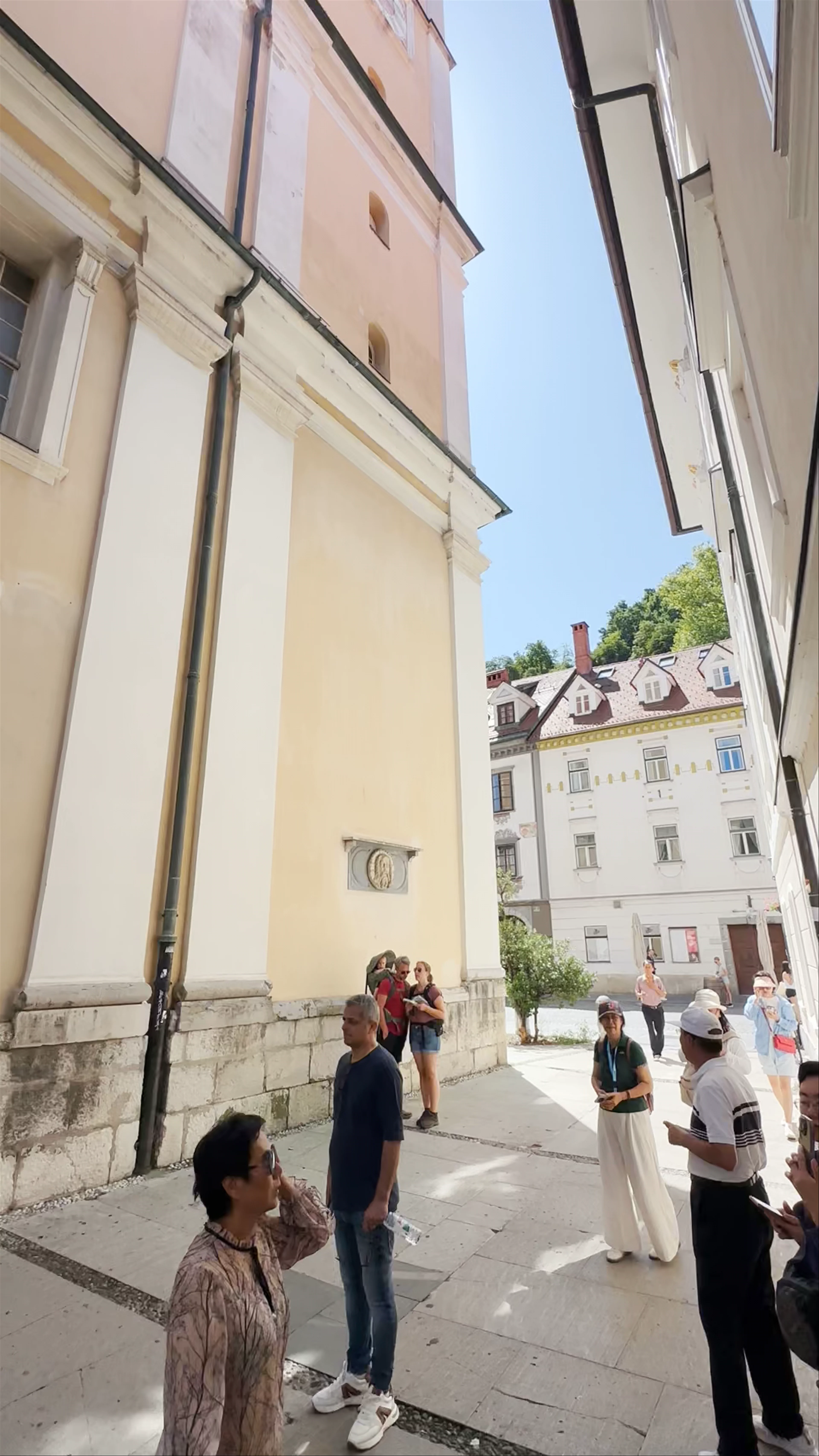 Slovenska vrata, Dolničarjeva ulica
