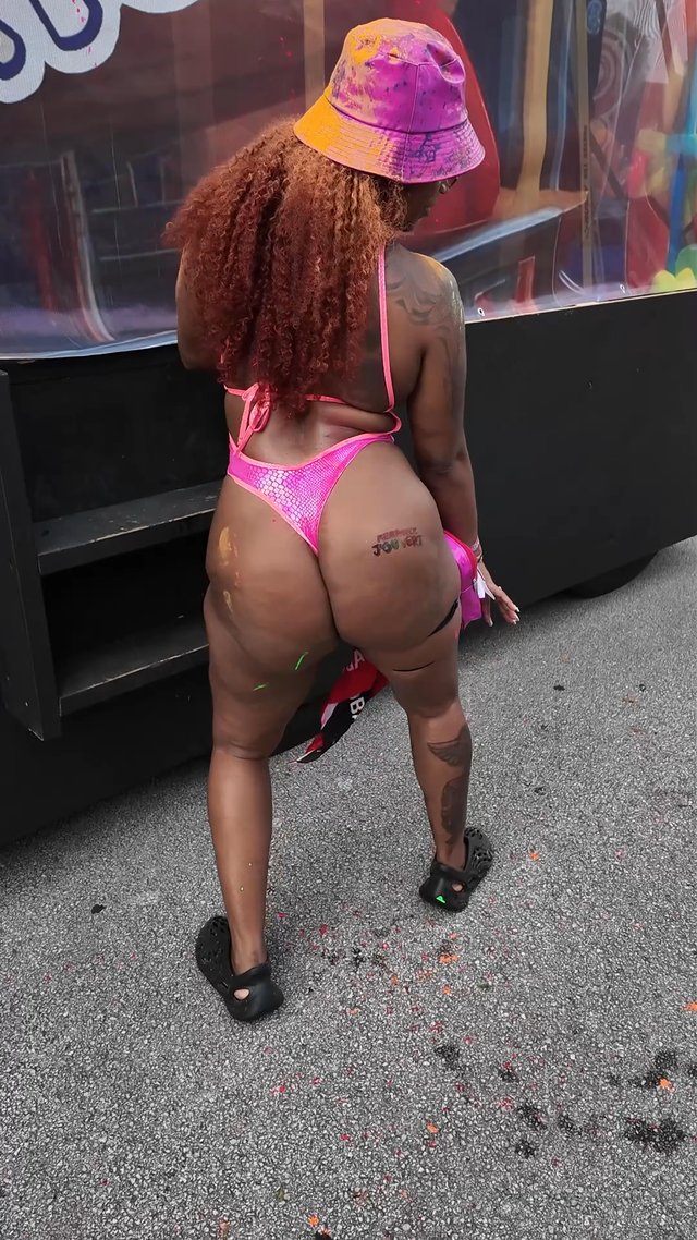 GOTTA BE JELLY BECAUSE JAM DONT SHAKE LIKE THAT!!