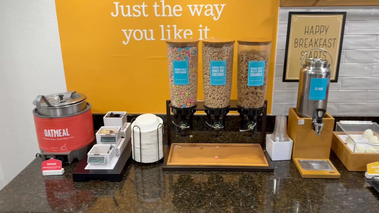 Hampton Inn & Suites Madera - Hotels Near Me - Madera, California