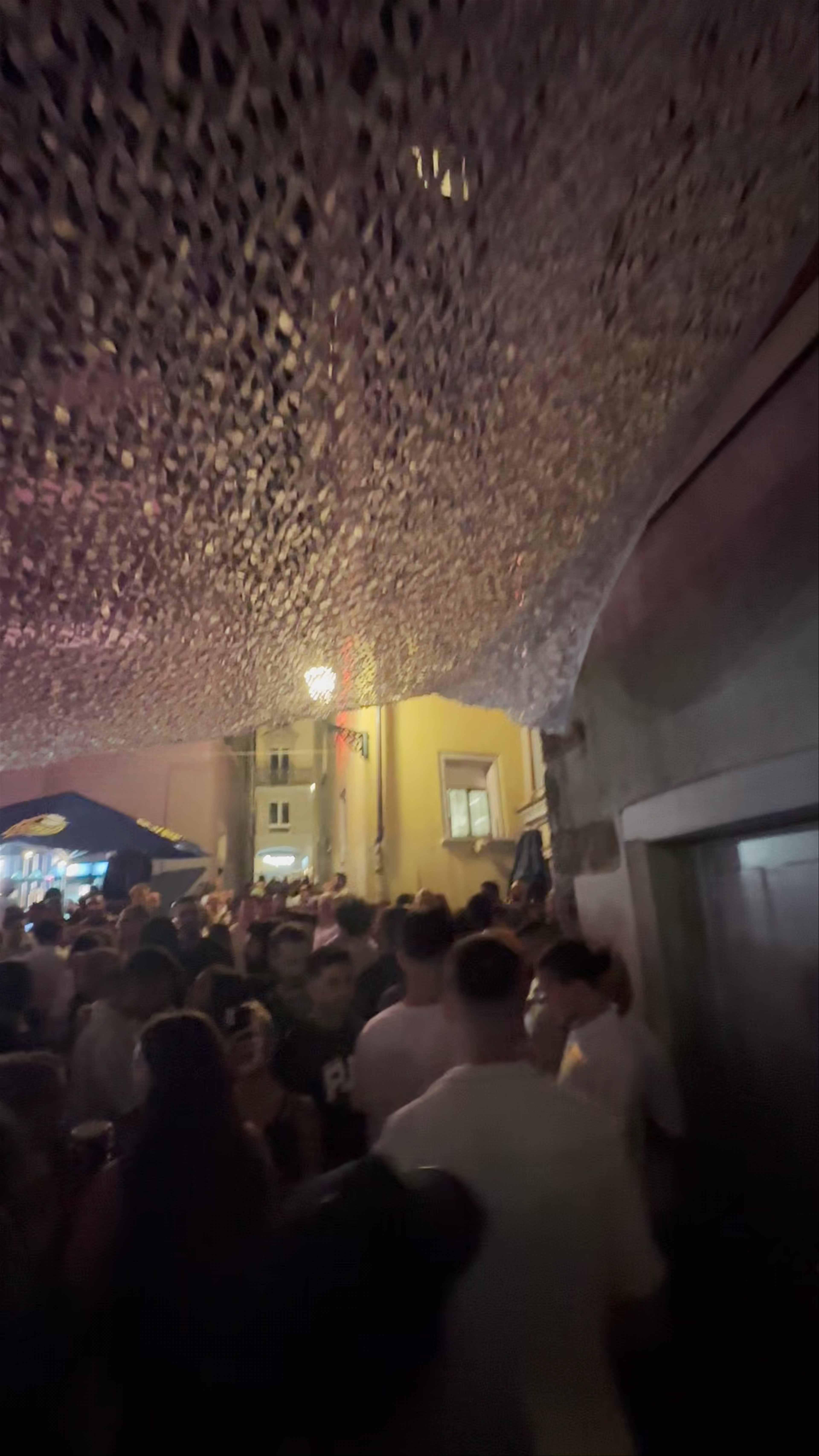 Nightlife Buzz at Niederdorfstrasse, Zürich