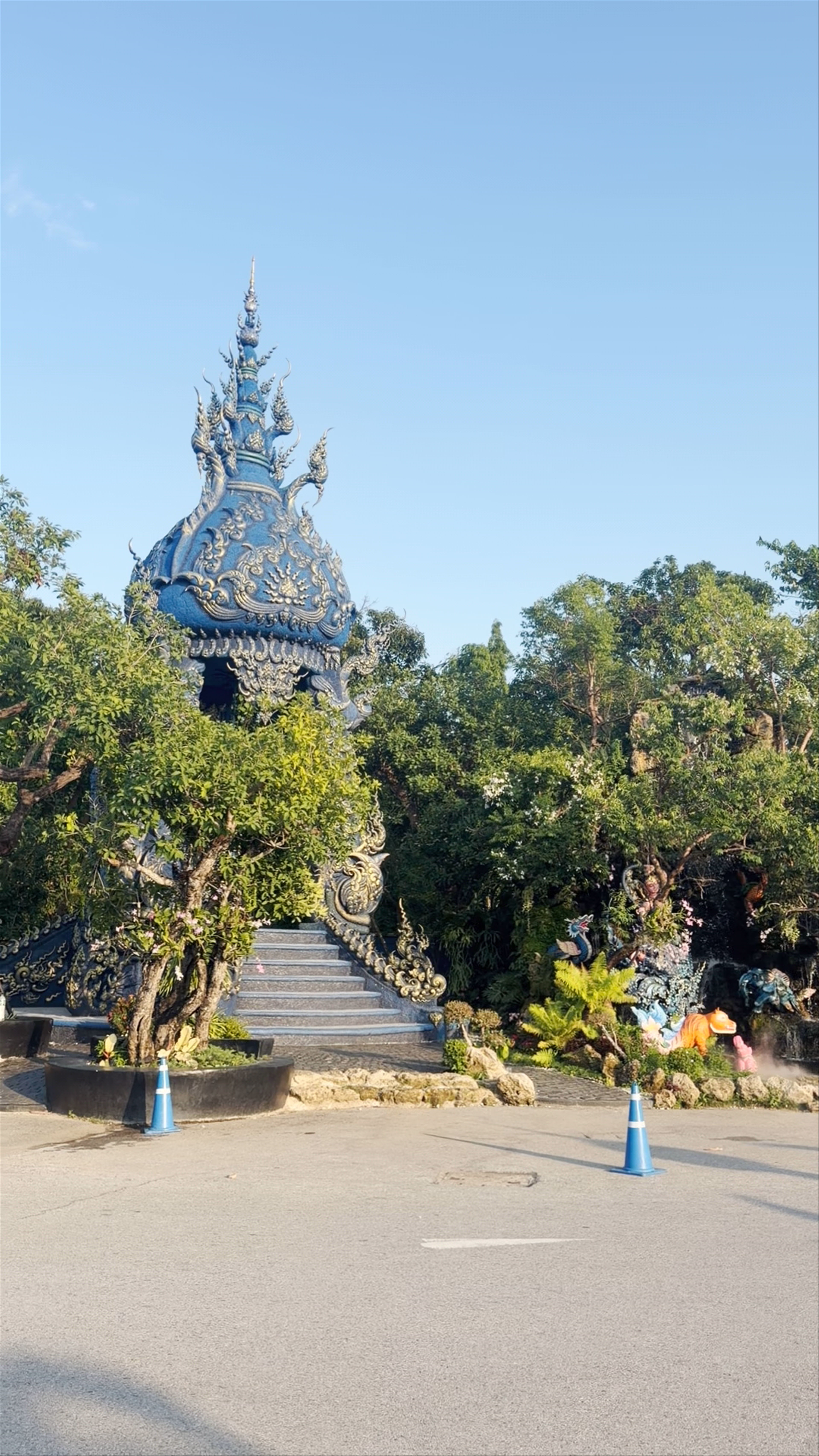 Wat Rong Suea Ten - The Blue Temple of Chiang Rai, Thailand