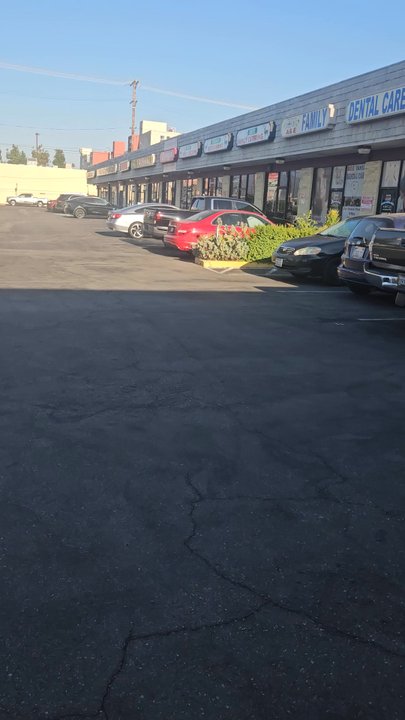 Sassony Plaza - The plaza - Shopping Centers Near Me - Los Angeles, California