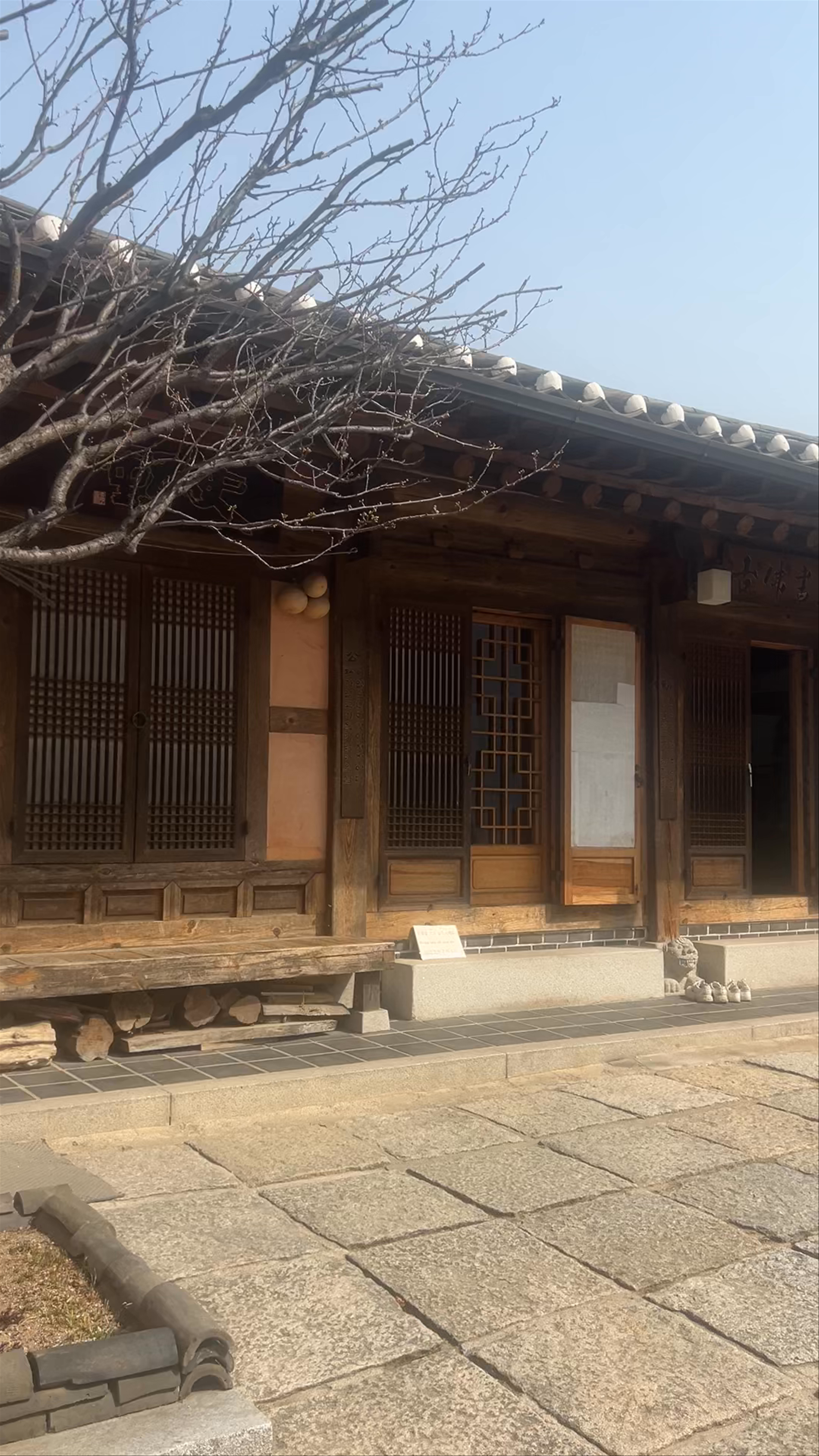 House of Baek Inje: A Serene Stroll Through Bukchon-ro, Seoul