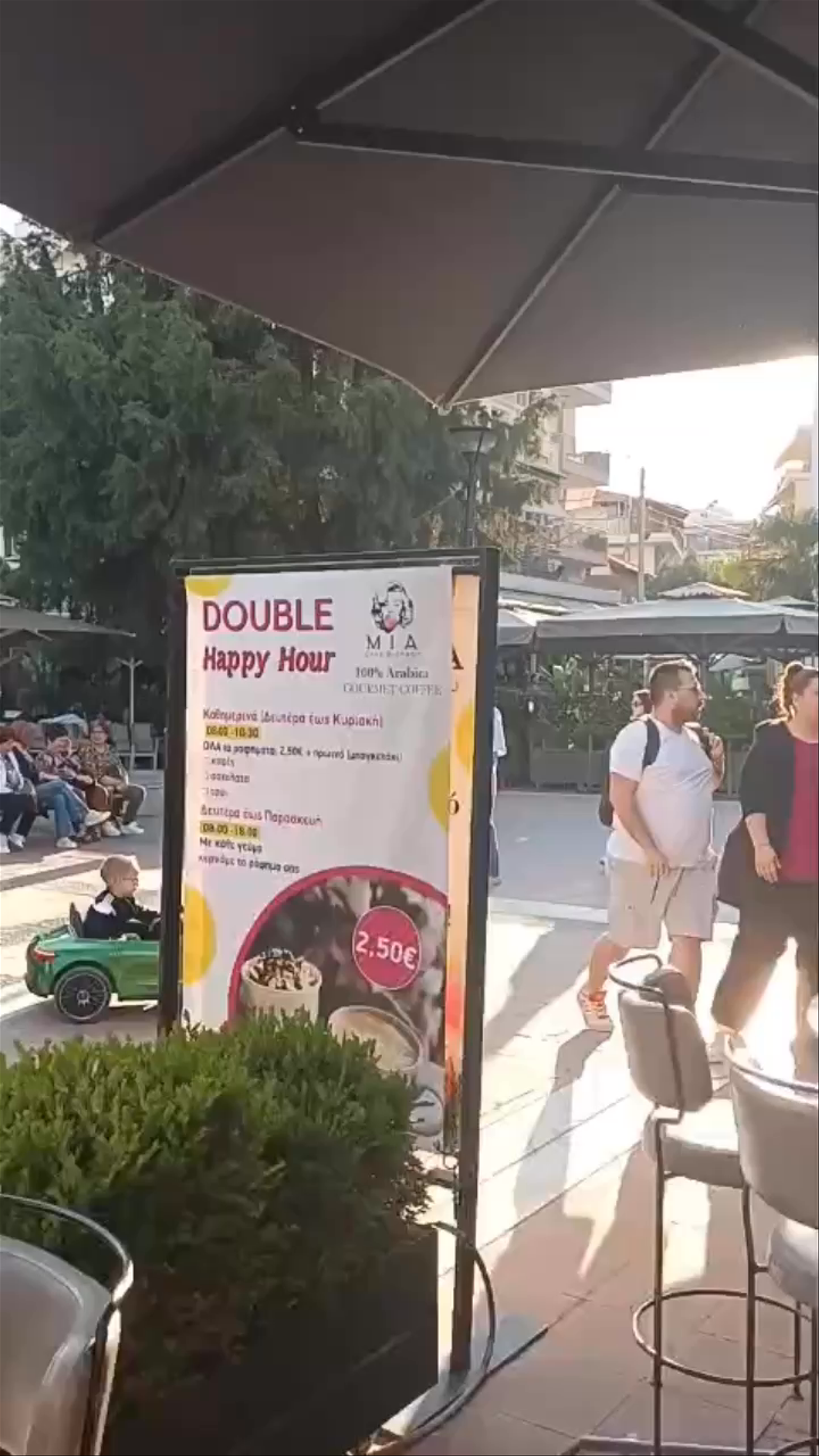 Mia Café - Bistrot Outdoor Vibes in Thessaloniki, Greece