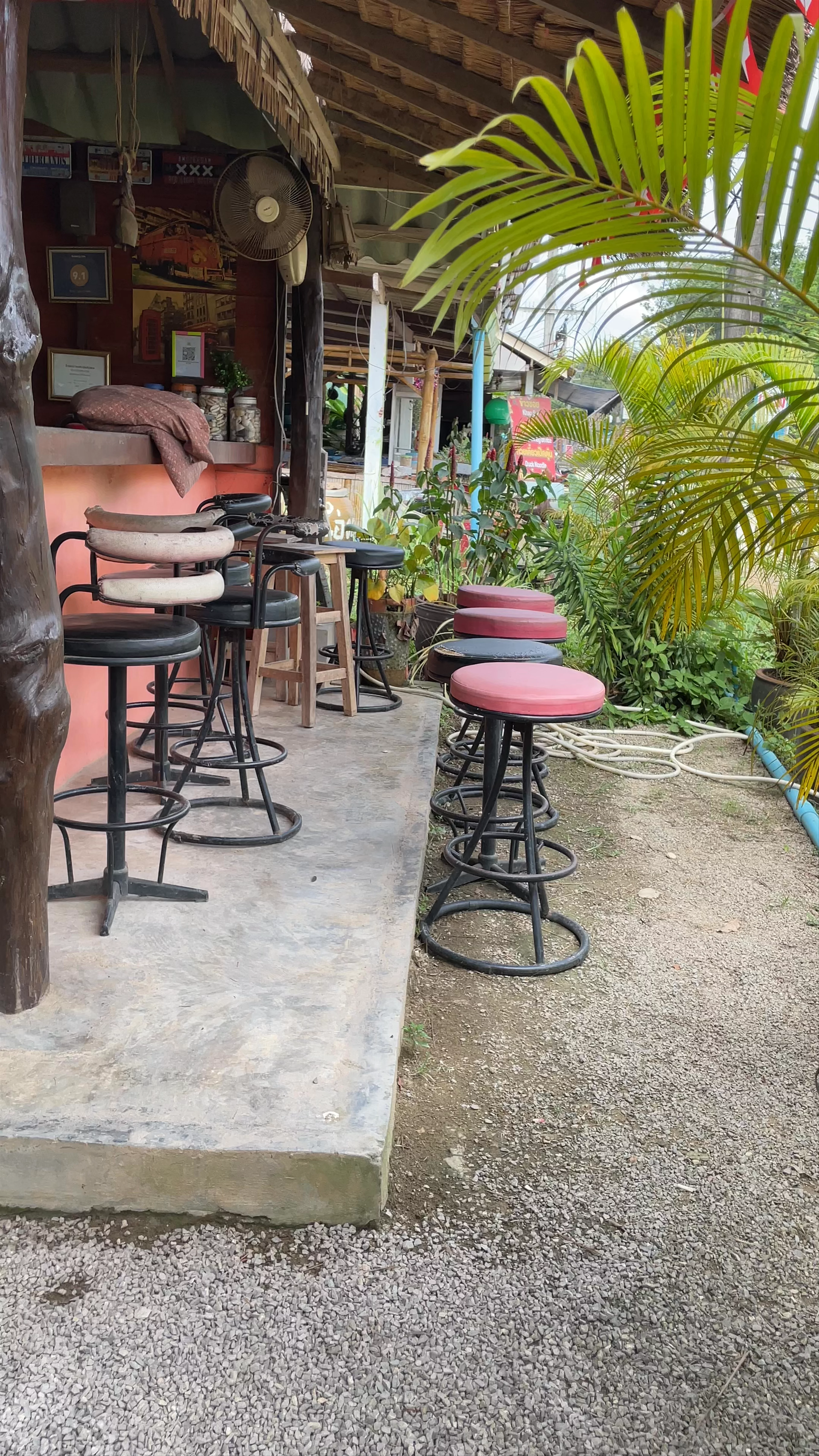 Bubu Lanta Hostel and Bar