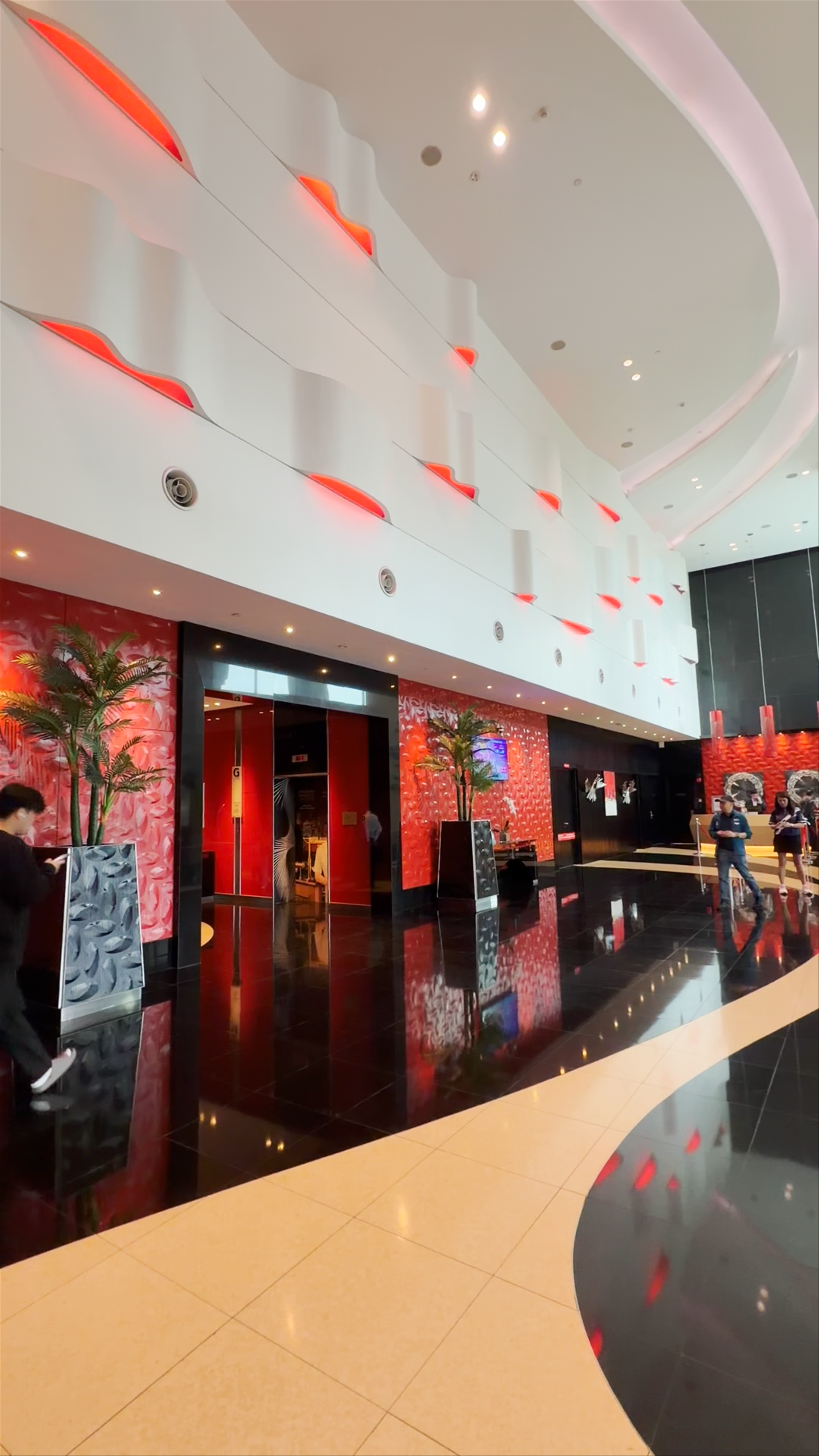 Inside Sunway Pyramid Shopping Mall: Modern Urban Vibes in Petaling Jaya