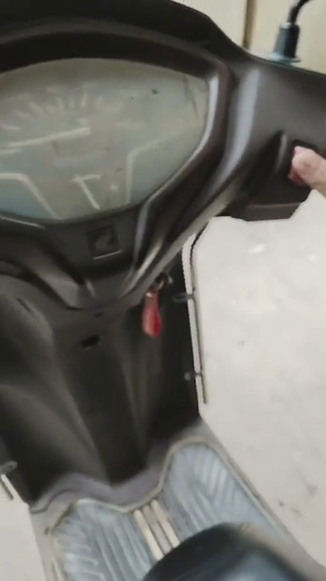 Walk-around video thumbnail