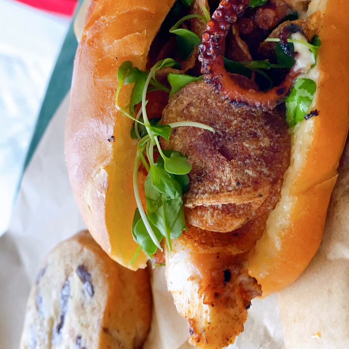 Tinc Set - Chicken Shop Near Me - Montreal, Quebec