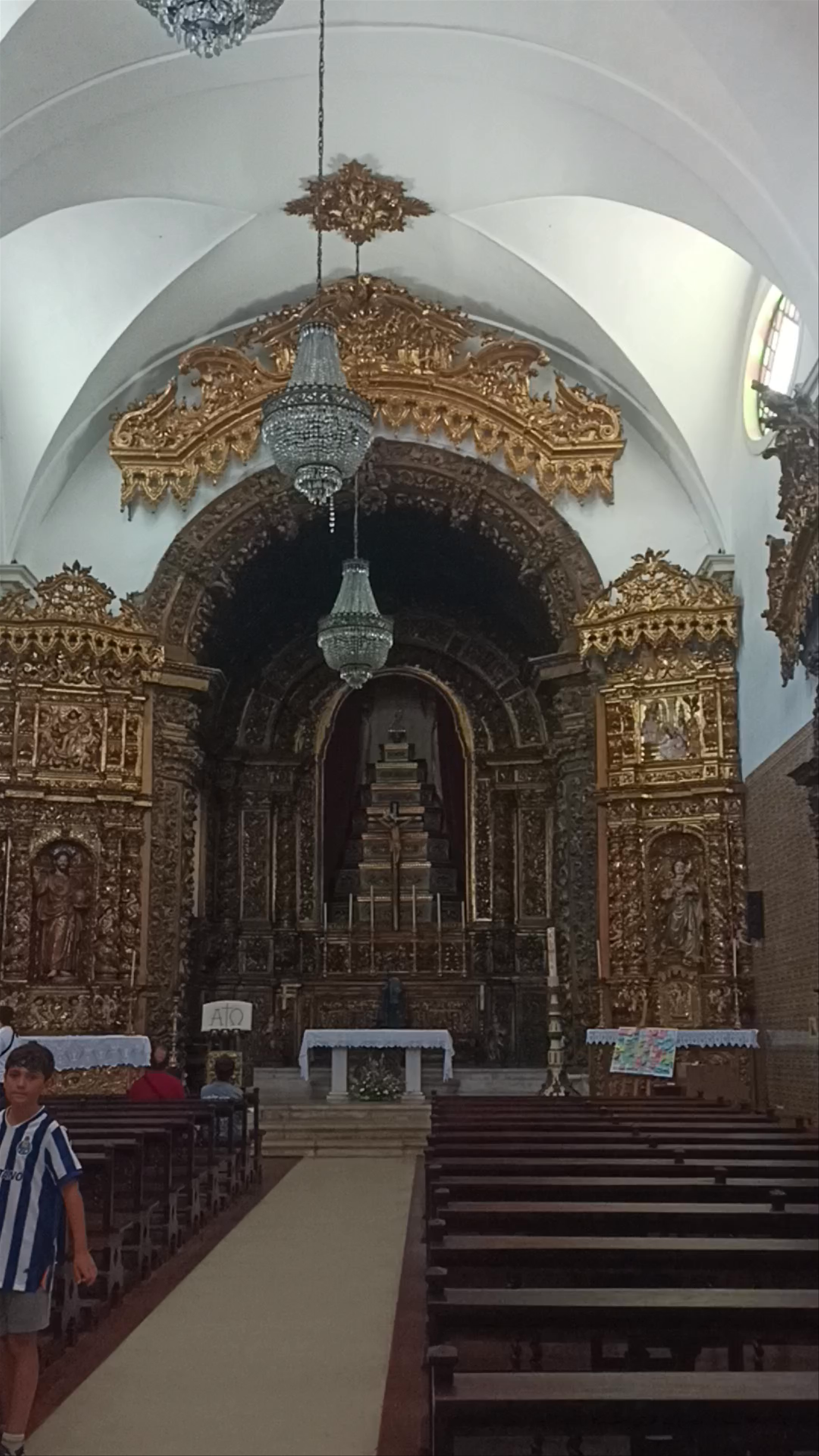 Igreja da Misericórdia de Aveiro: Majestic Baroque Church Interior in Portugal