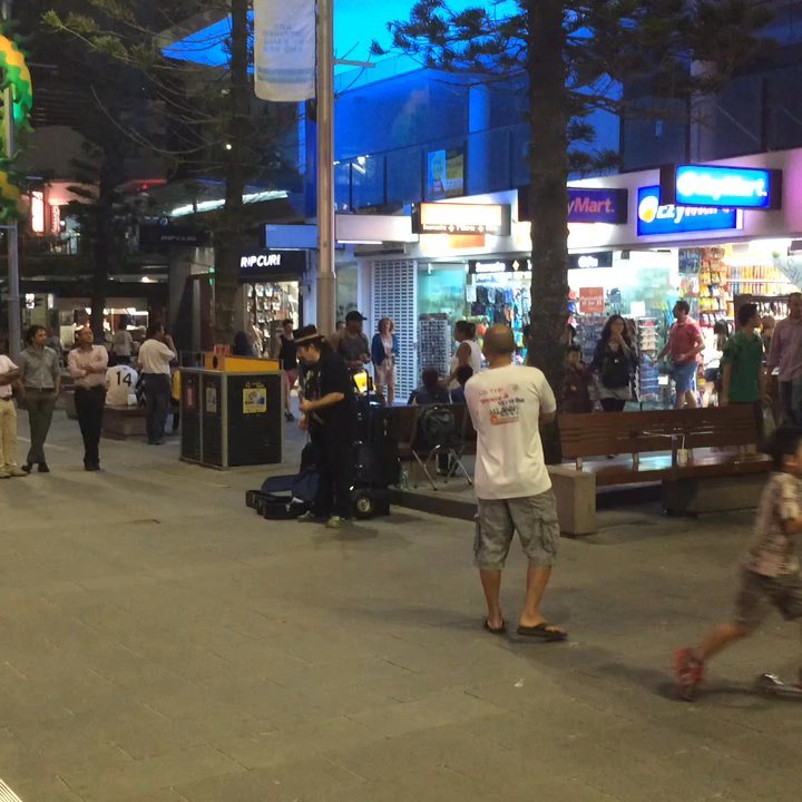 Cavill Avenue - Surfers Paradise, Australia - Cavill Avenue street performer - Shopping Centers Near Me - Surfers Paradise, QLD
