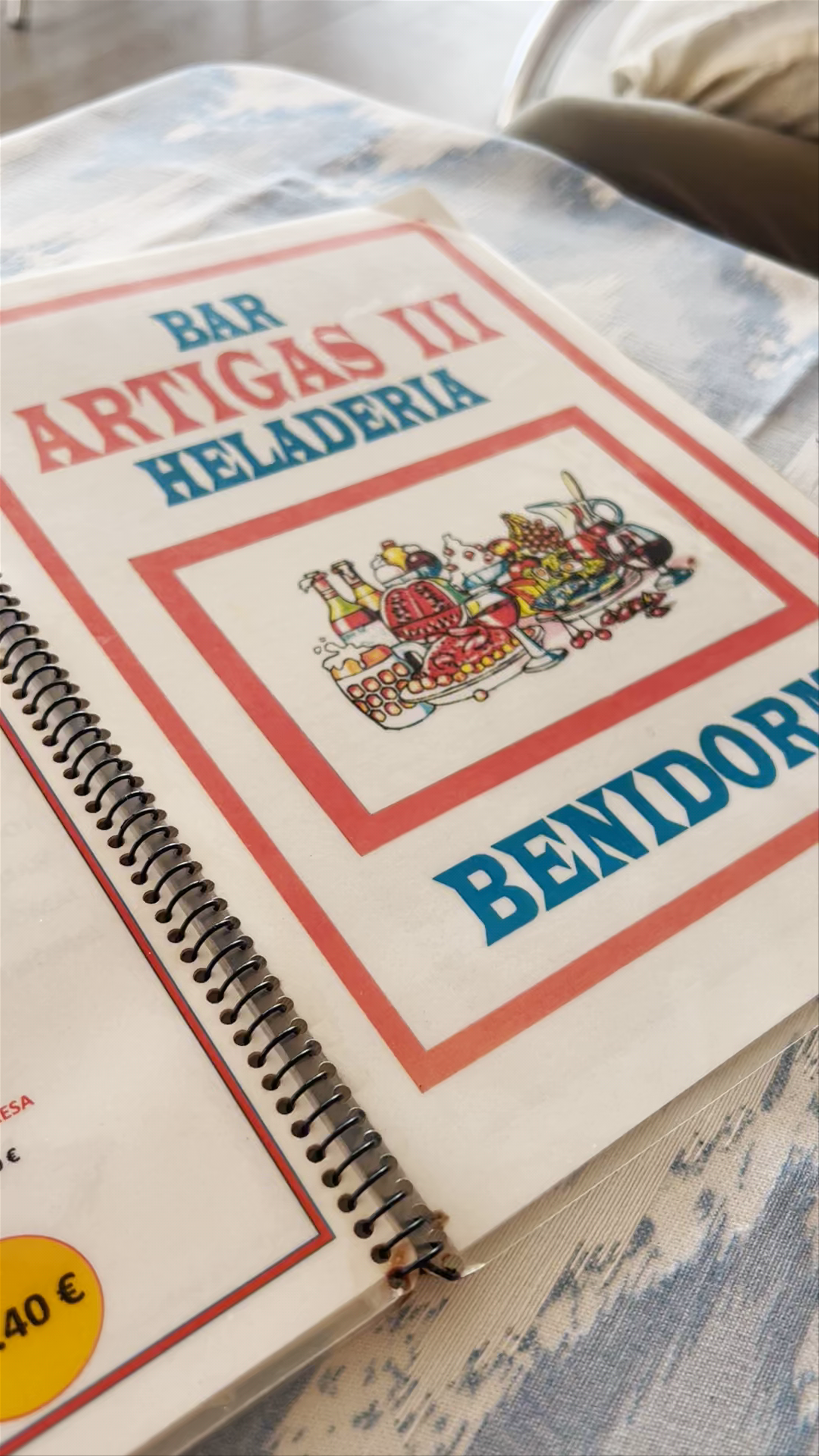 Bar Artigas III: Classic Beachside Charm in Benidorm