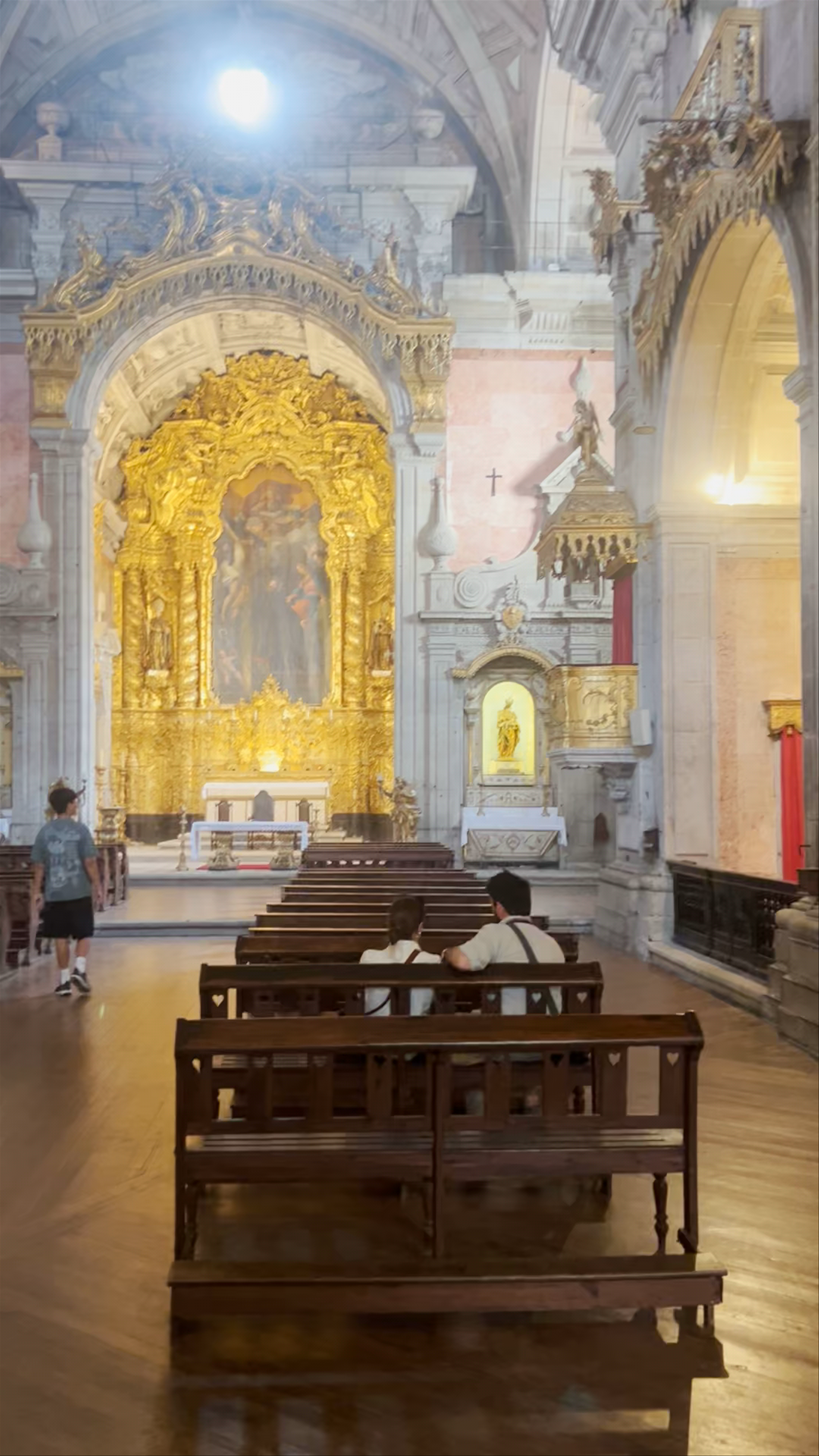 Igreja de São João Novo: Majestic Baroque Church in Porto