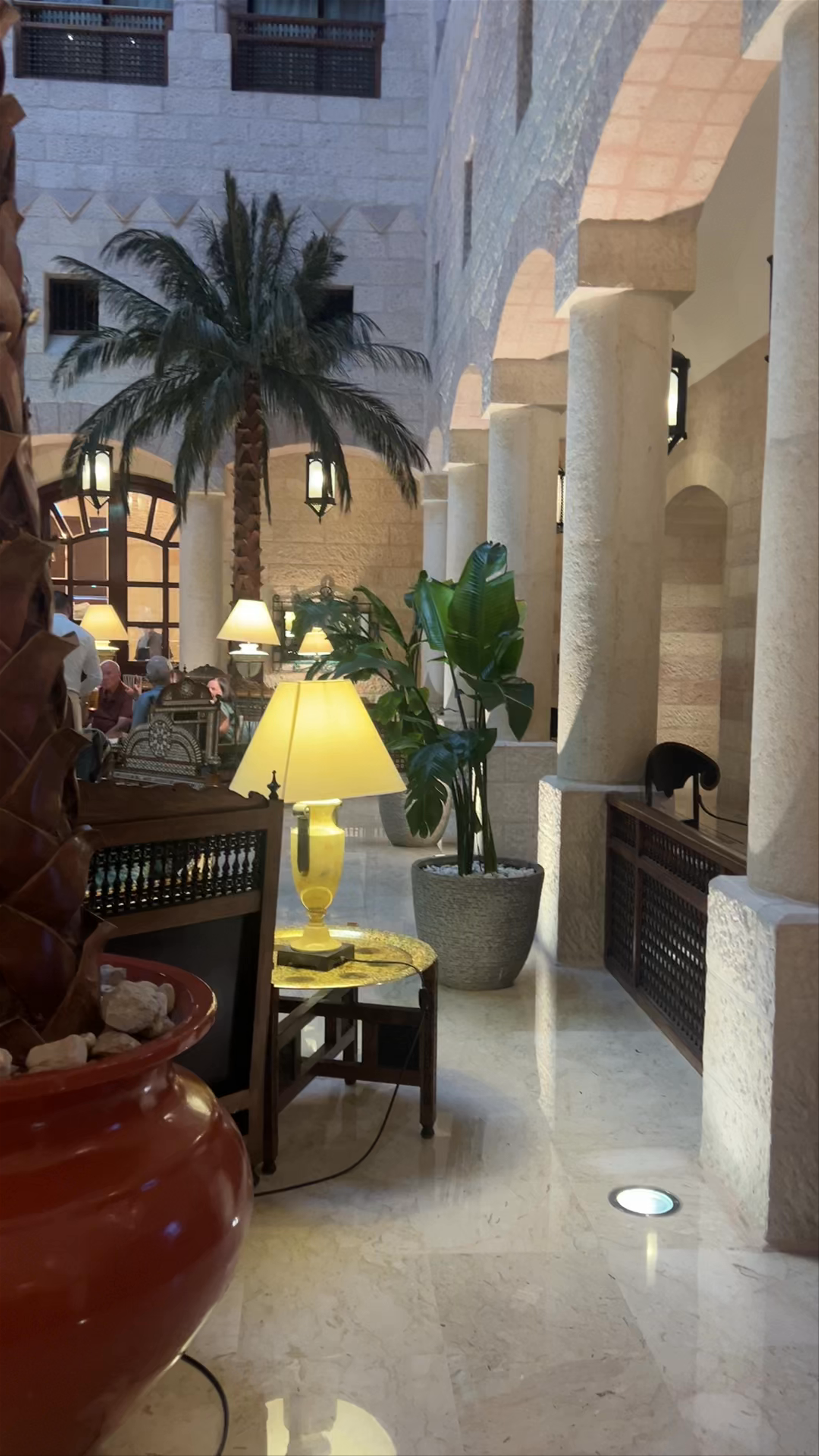 Al Maqa'ad Bar