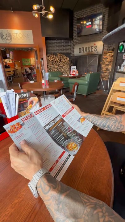 Drake's - Super nice in here - Burgers Near Me - Burlington, North Carolina