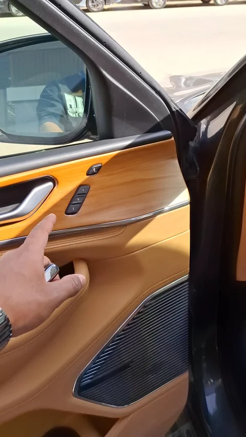 جيب جراند شيروكي summit 2023