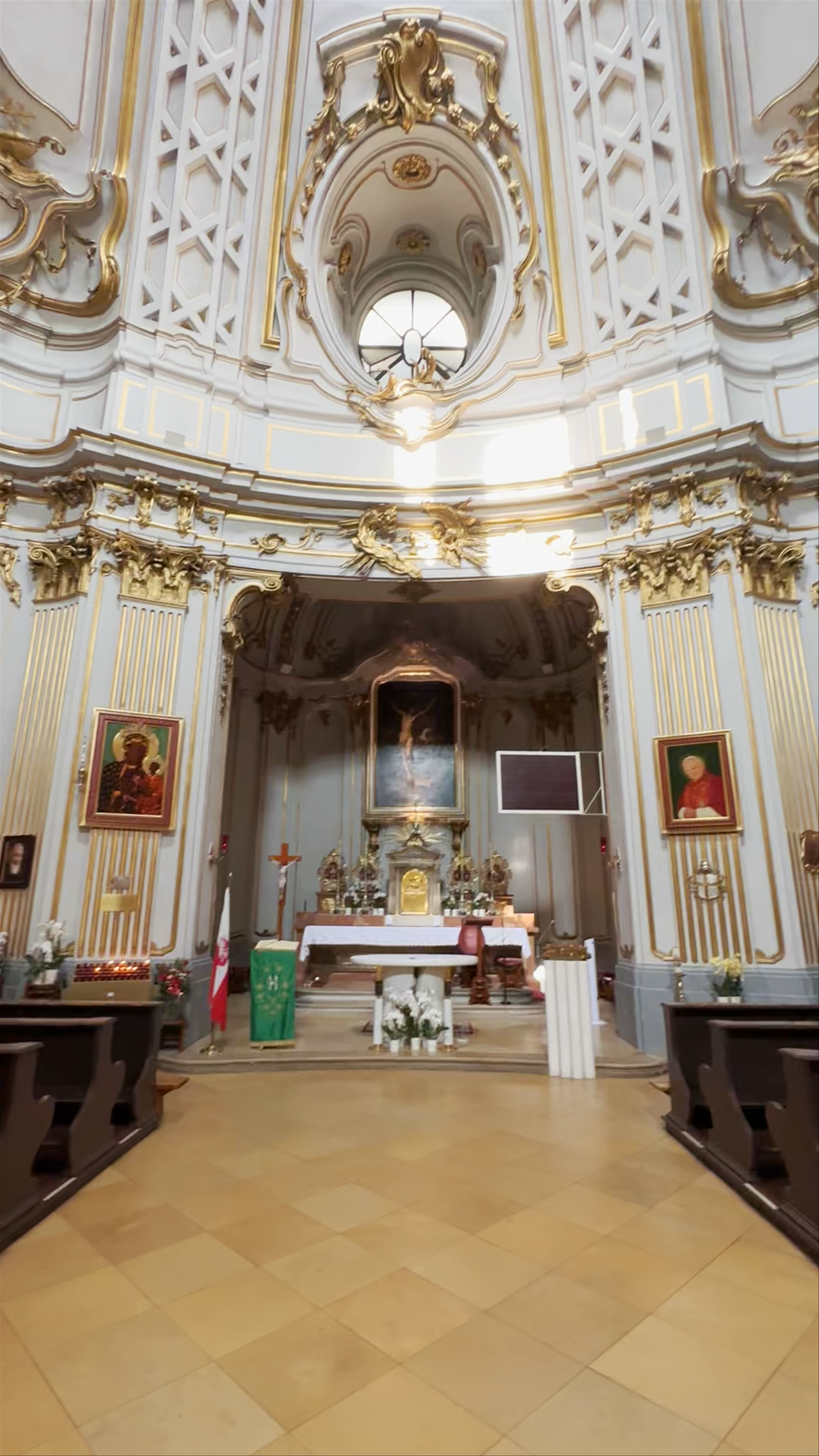 Katholische Kirche Zum Hl. Kreuz – Gardekirche, Vienna: Baroque Spiritual Splendor