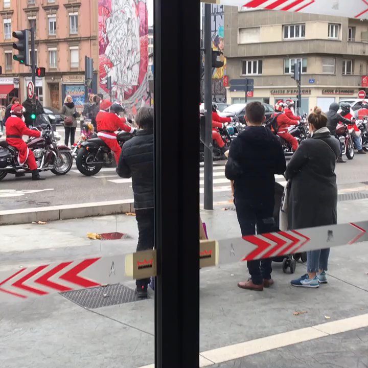 Maison Manival - Parades de Pères Noël en Harley - Bakeries Near Me - Grenoble, 38