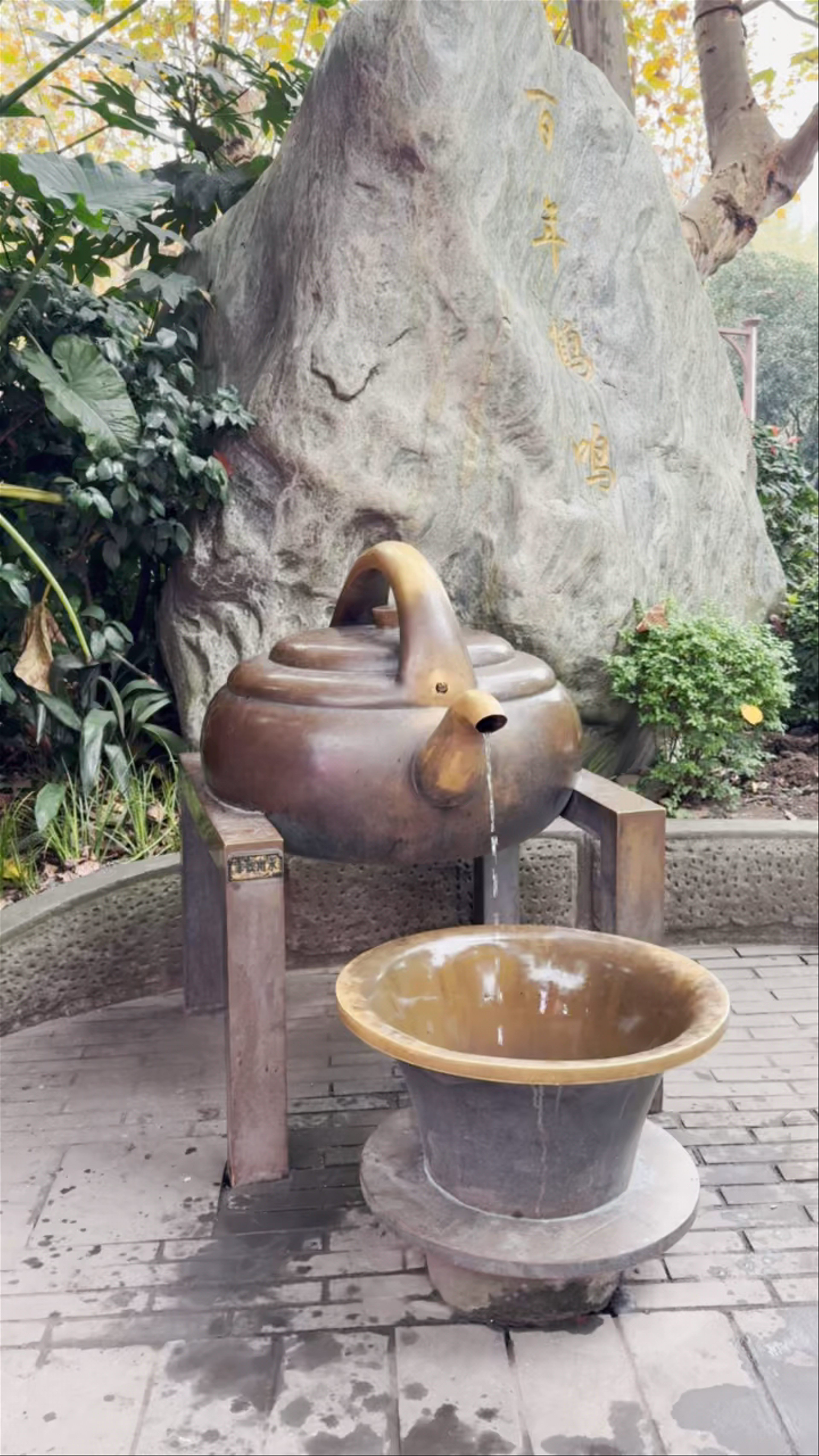 Serene Flow at Yongju Tea House in People's Park, Chengdu
