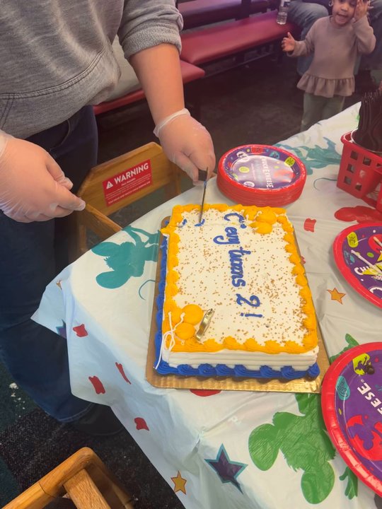 Chuck E. Cheese - Savanah our party helper, cutting the cake. - Pizza Near Me - Katy, Texas