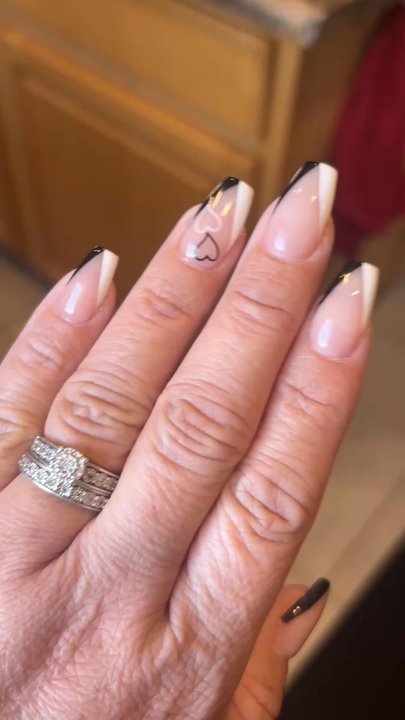 C'est La Vie Nails - Nail Salons Near Me - Goodyear, Arizona