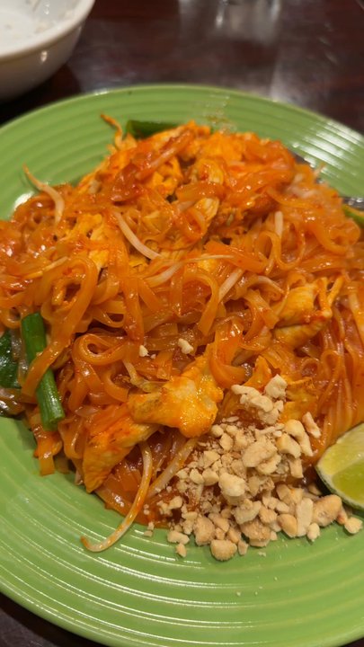 The Oaks Thai Cafe - Chicken pad thai - Thai Near Me - Thousand Oaks, California